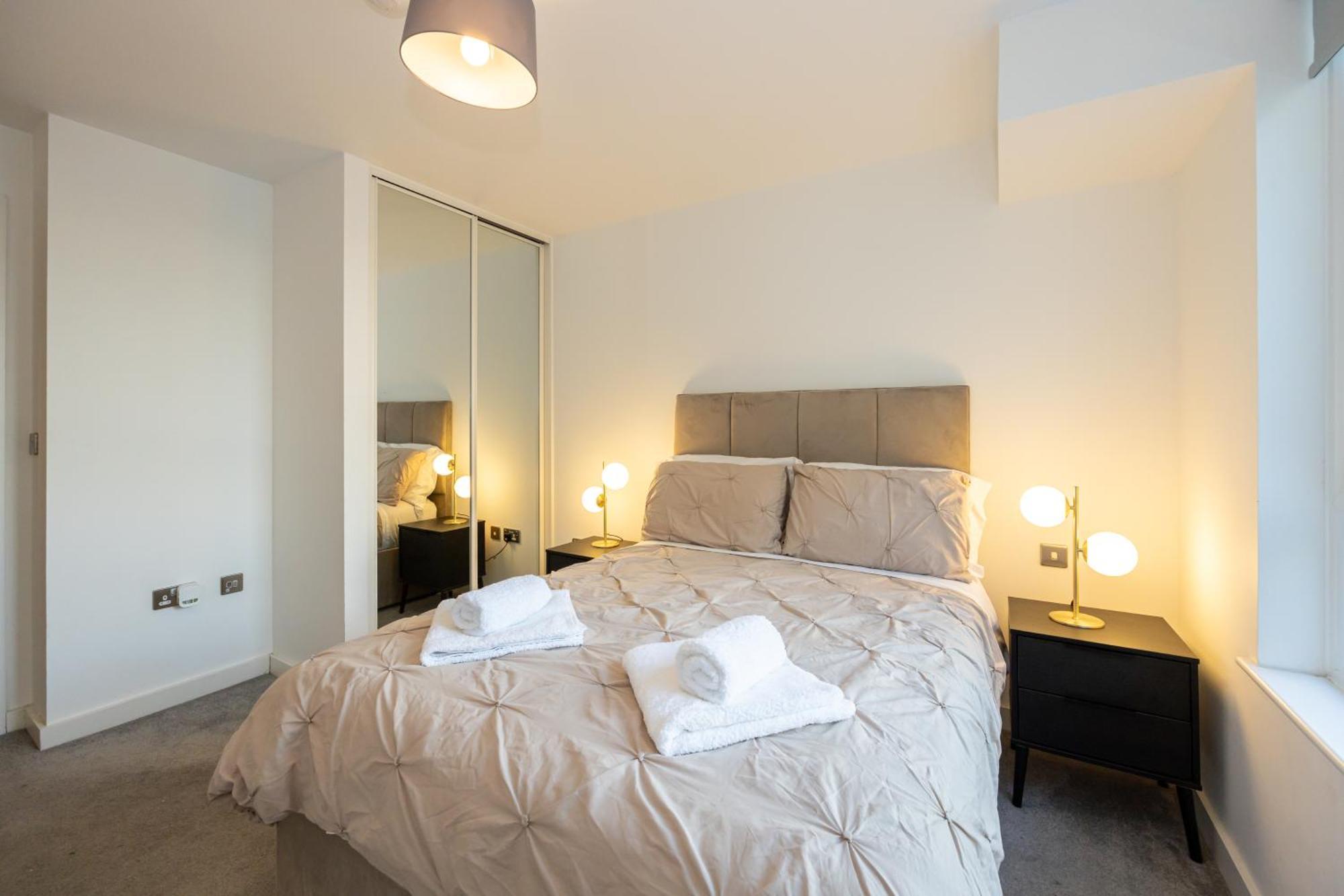 Apartment 5mins Jd Gym Supermarket Retail M60 Centre Salford Queys Media *