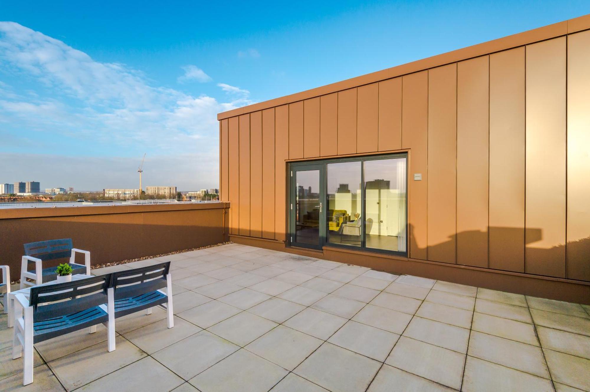 Hilltop Serviced - Salford Quays Apartment *