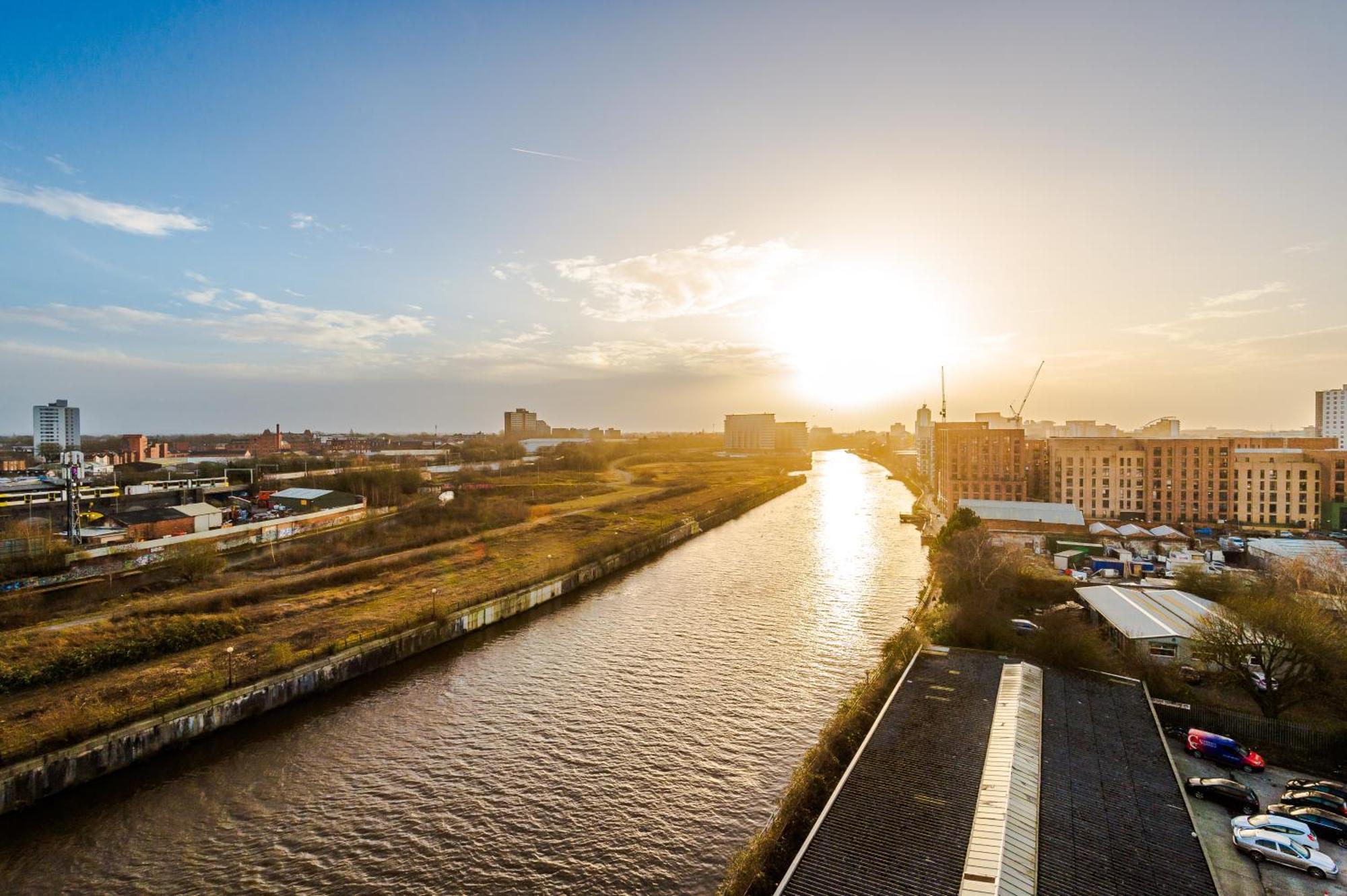 Hilltop Serviced - Salford Quays Apartment
