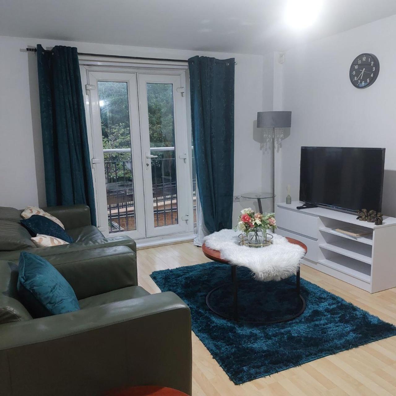 2 Bedroom 2 Bathroom Free Parking Nearby Apartment *