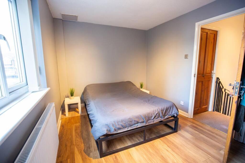 Entire 1 Bedroom House In * Manchester