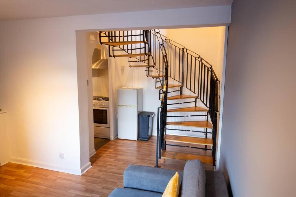 Apartment Entire 1 Bedroom House In