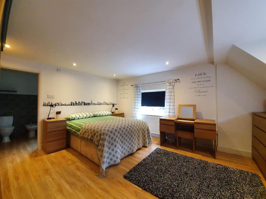 Amazing Flat In The Middle Of The Golf Course * Manchester
