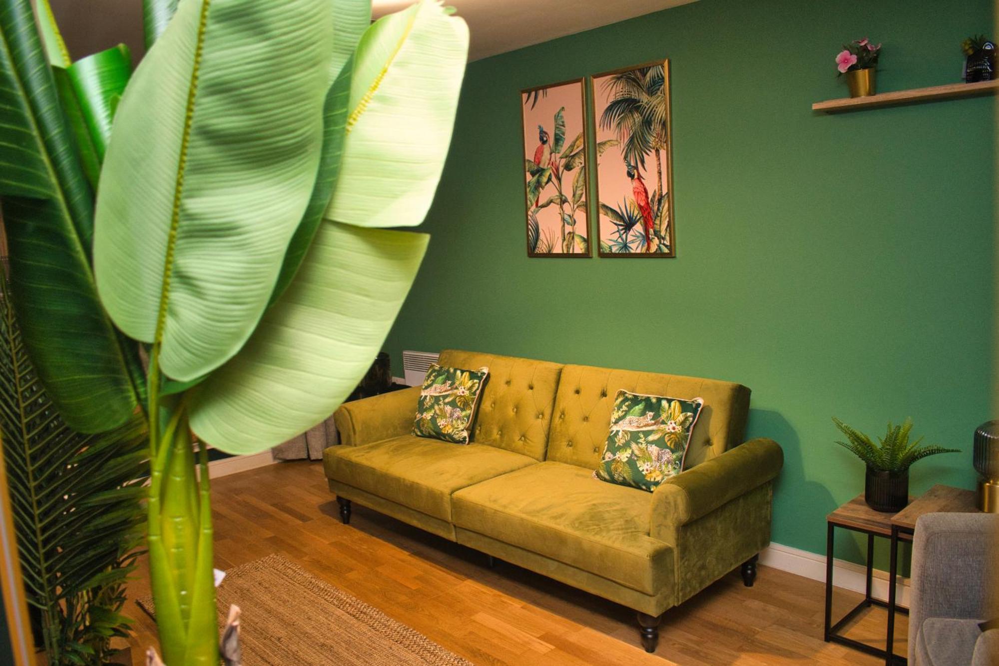Spacious Centre - Free Parking - Ao Arena Apartment