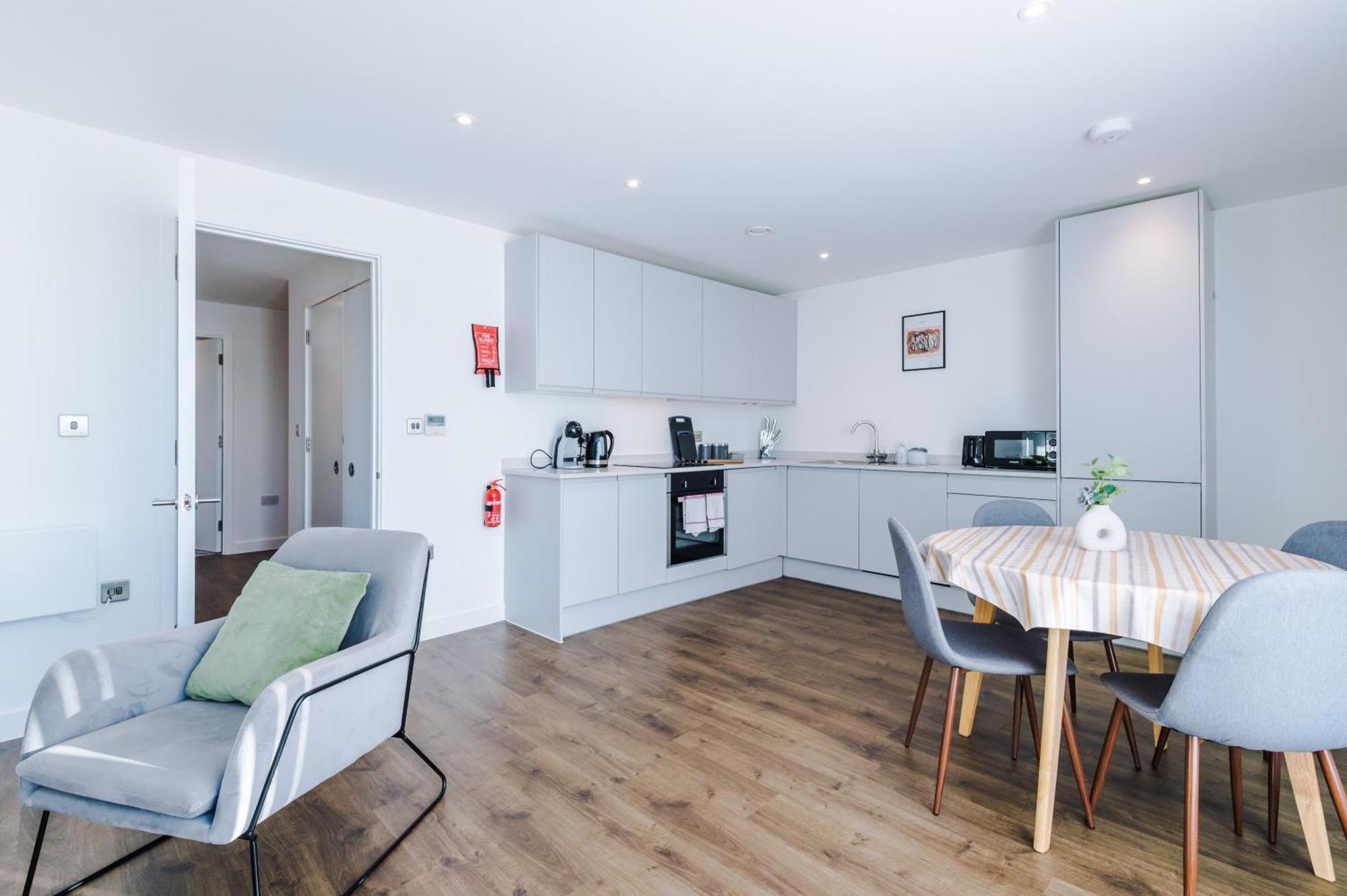 Hilltop Serviced - Salford Quays *