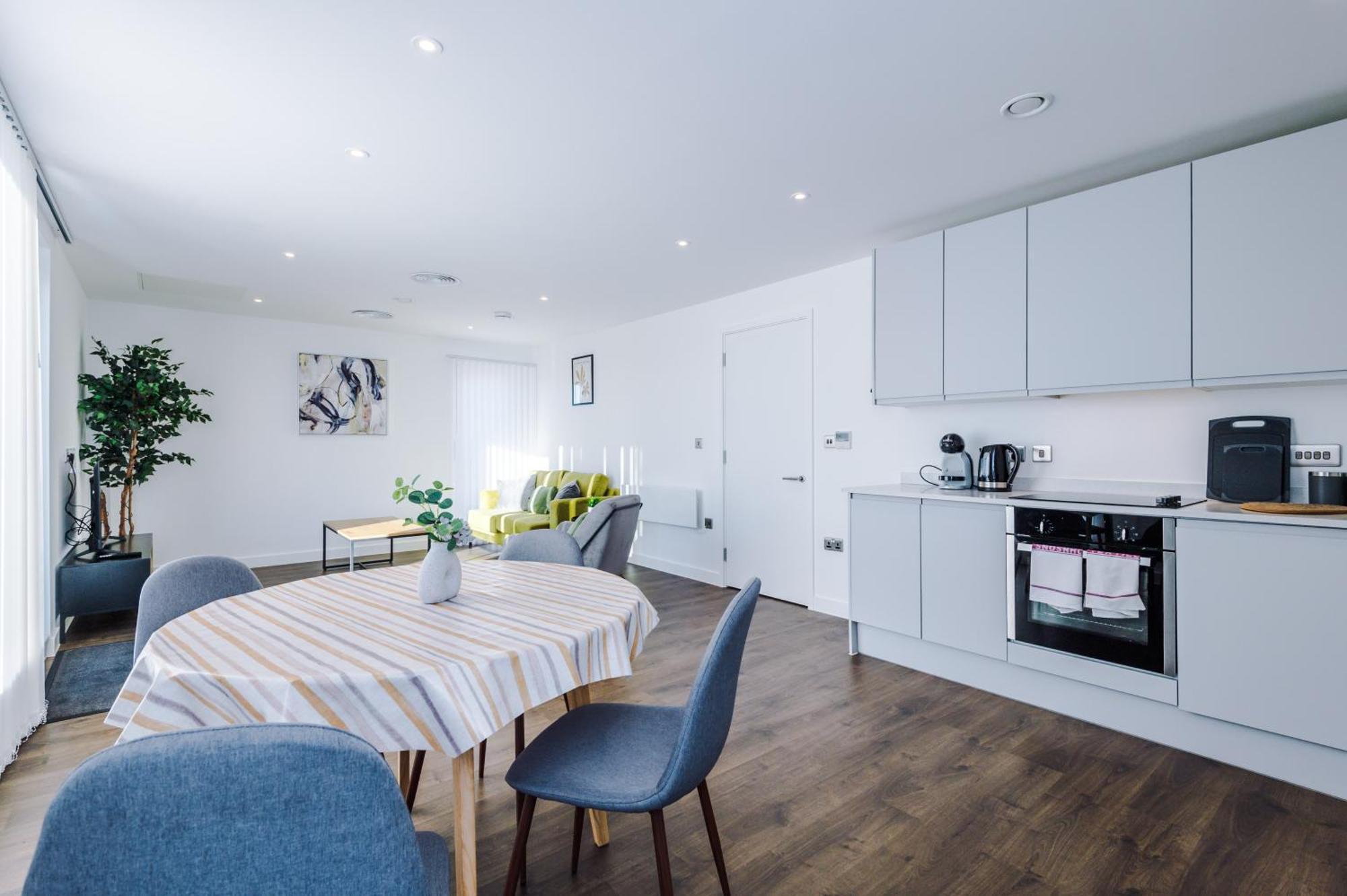 Hilltop Serviced - Salford Quays Apartment *