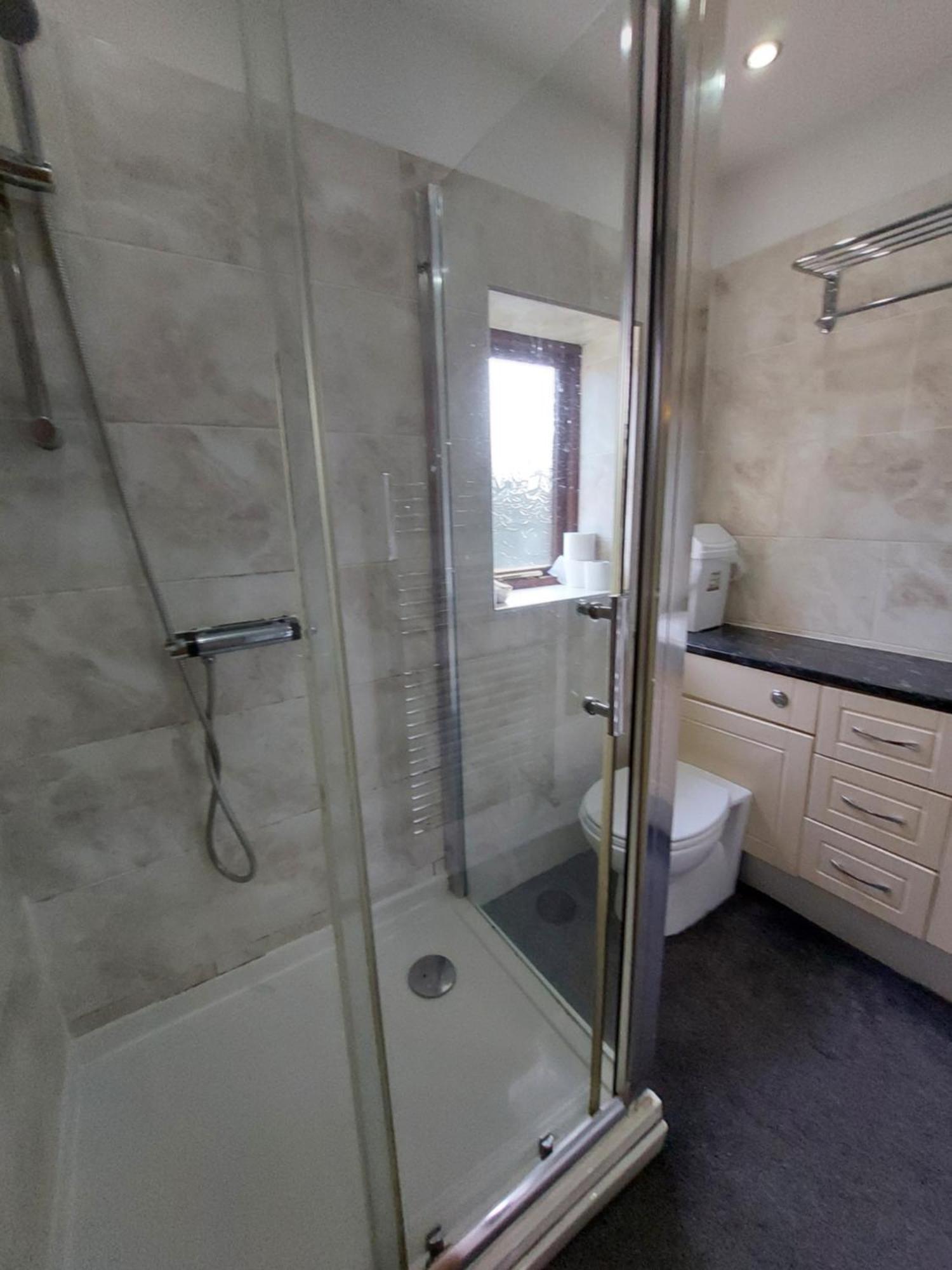 Apartment Dobcross Close *