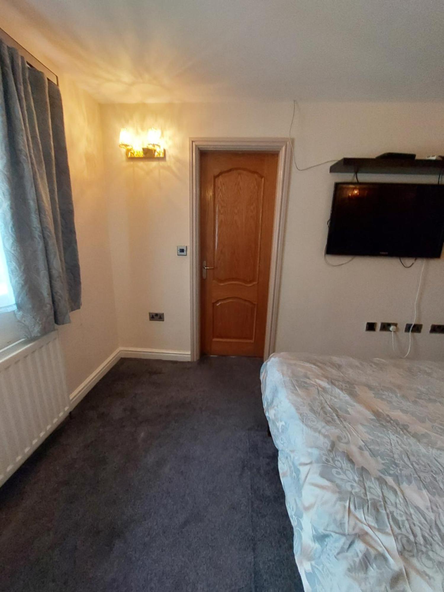 Dobcross Close Apartment