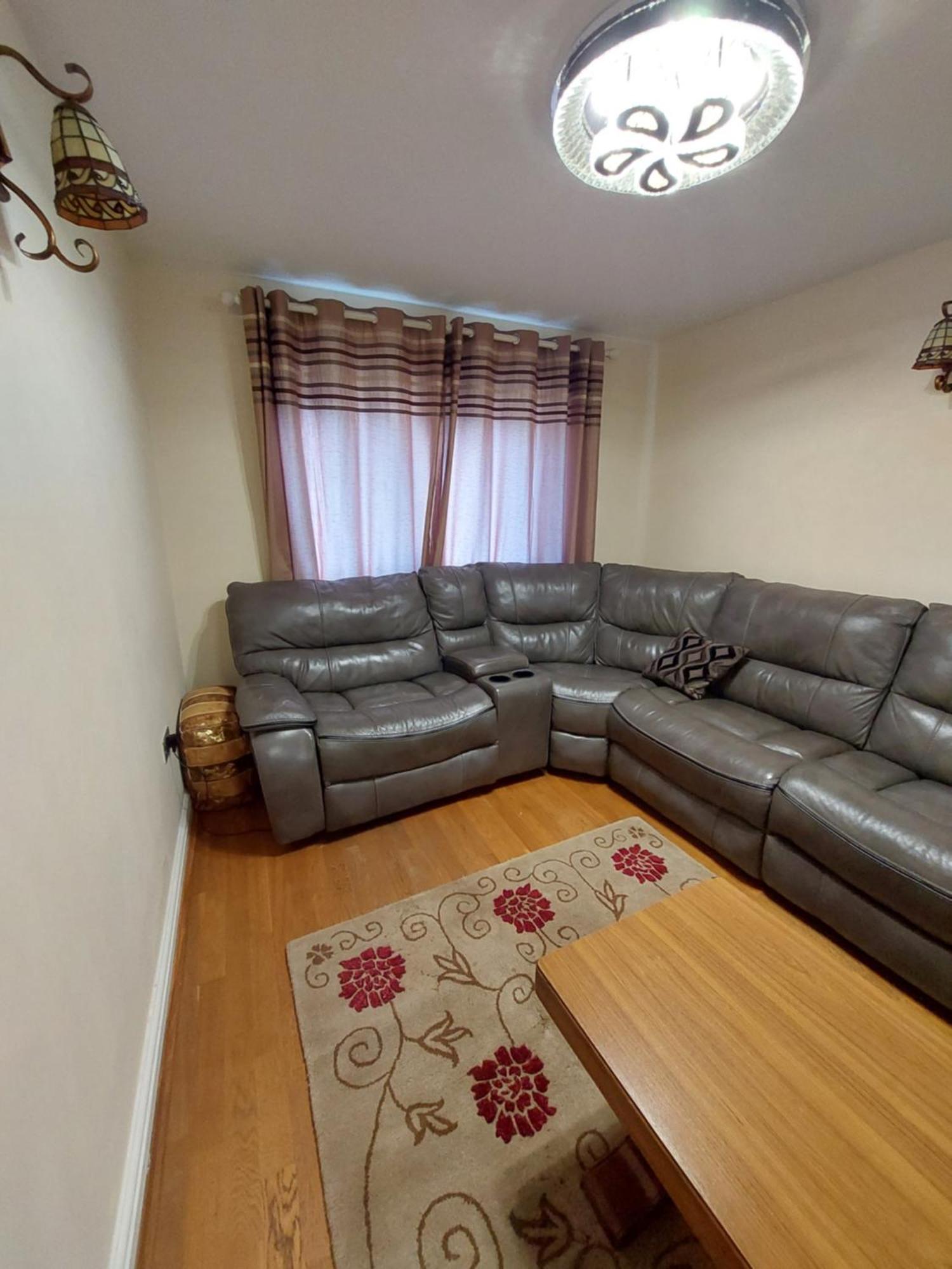 Dobcross Close Apartment *