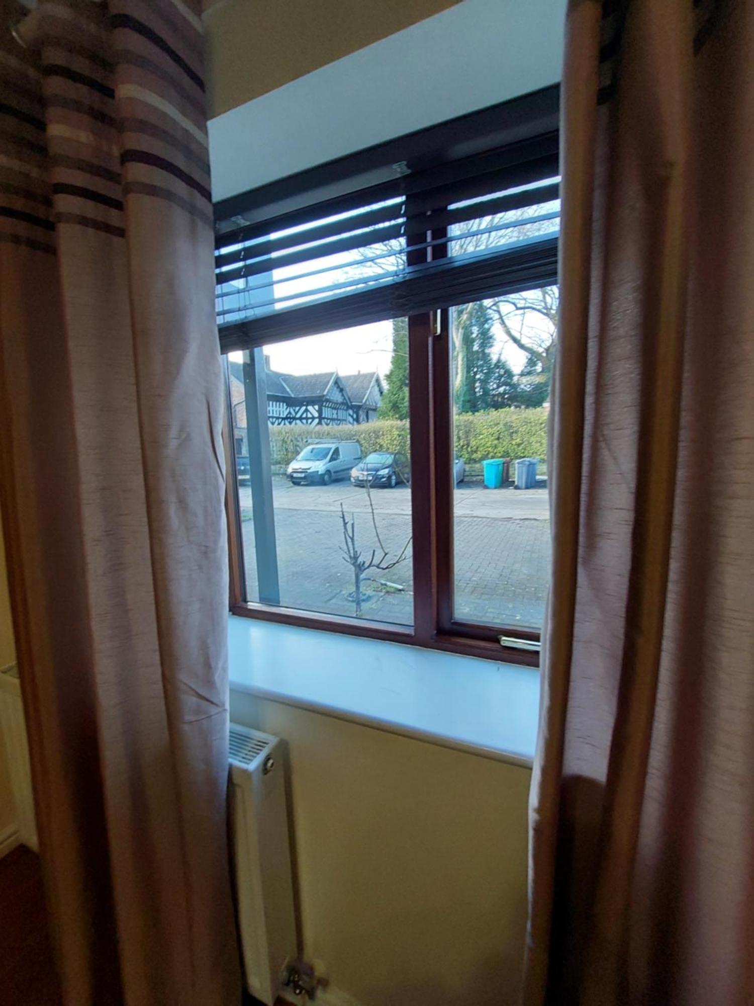 Apartment Dobcross Close *