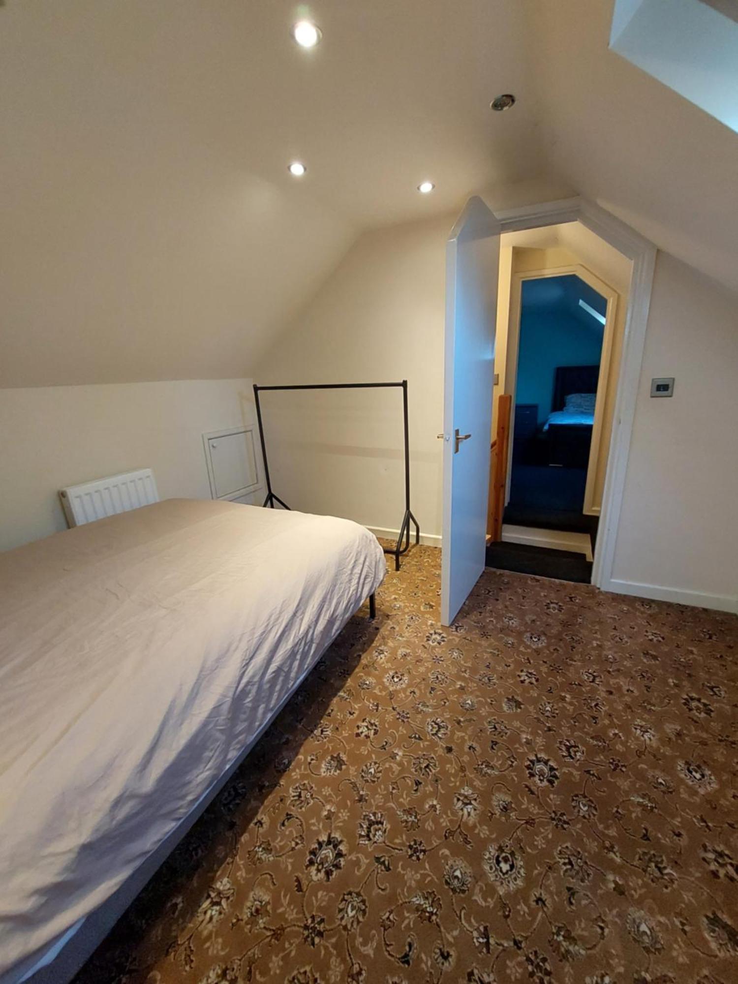 Dobcross Close * Manchester