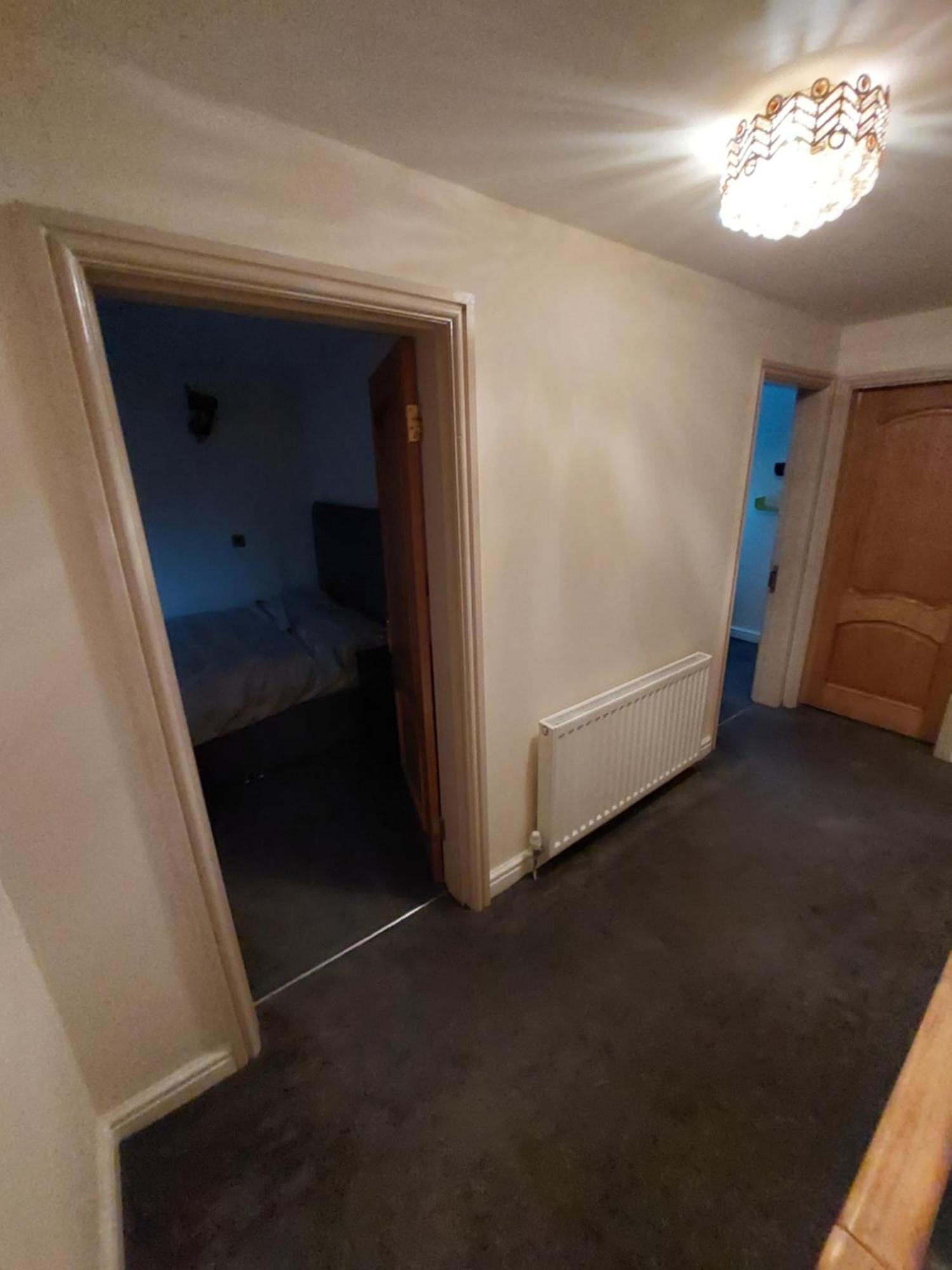 Dobcross Close Apartment *