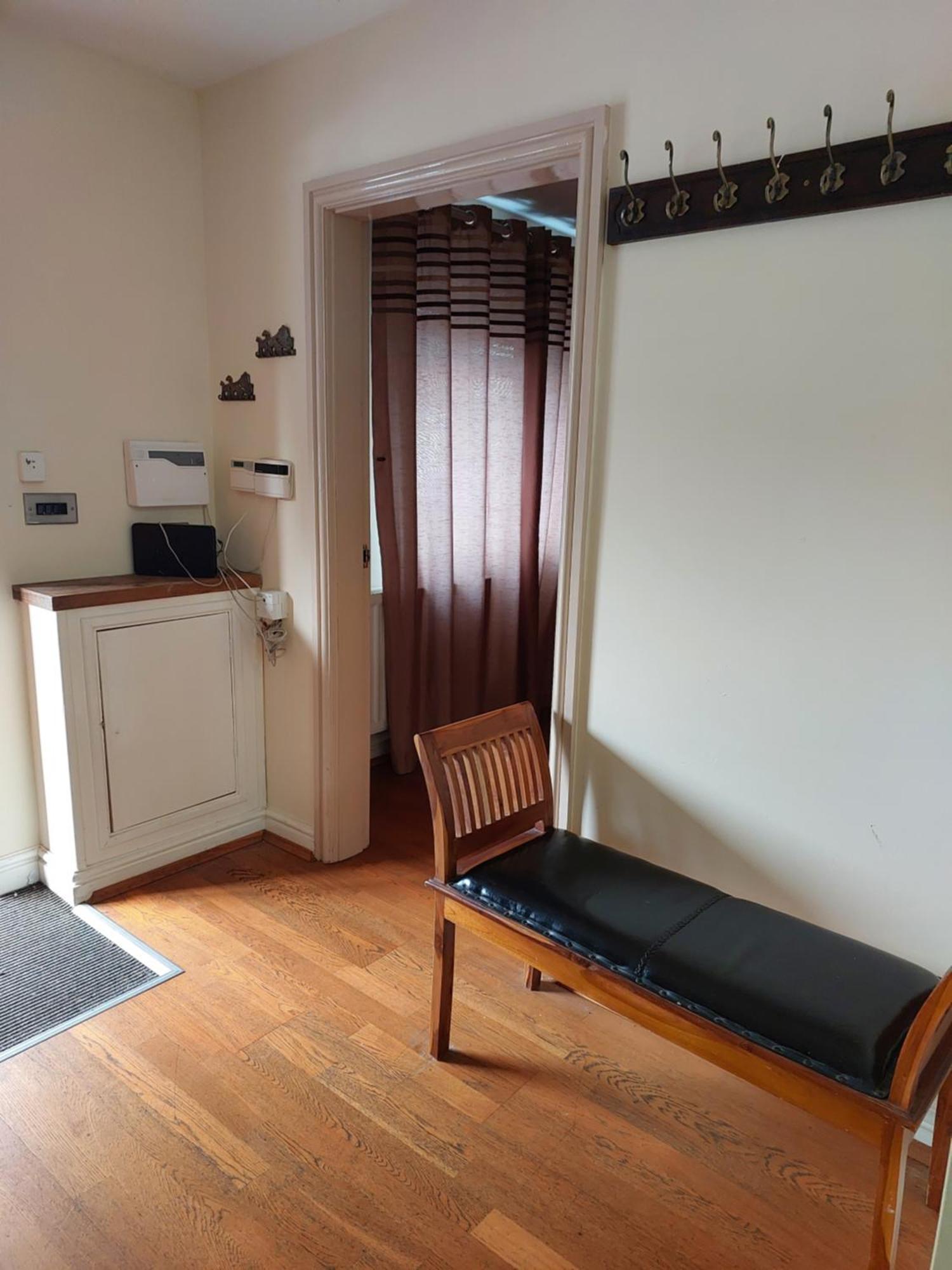 Apartment Dobcross Close