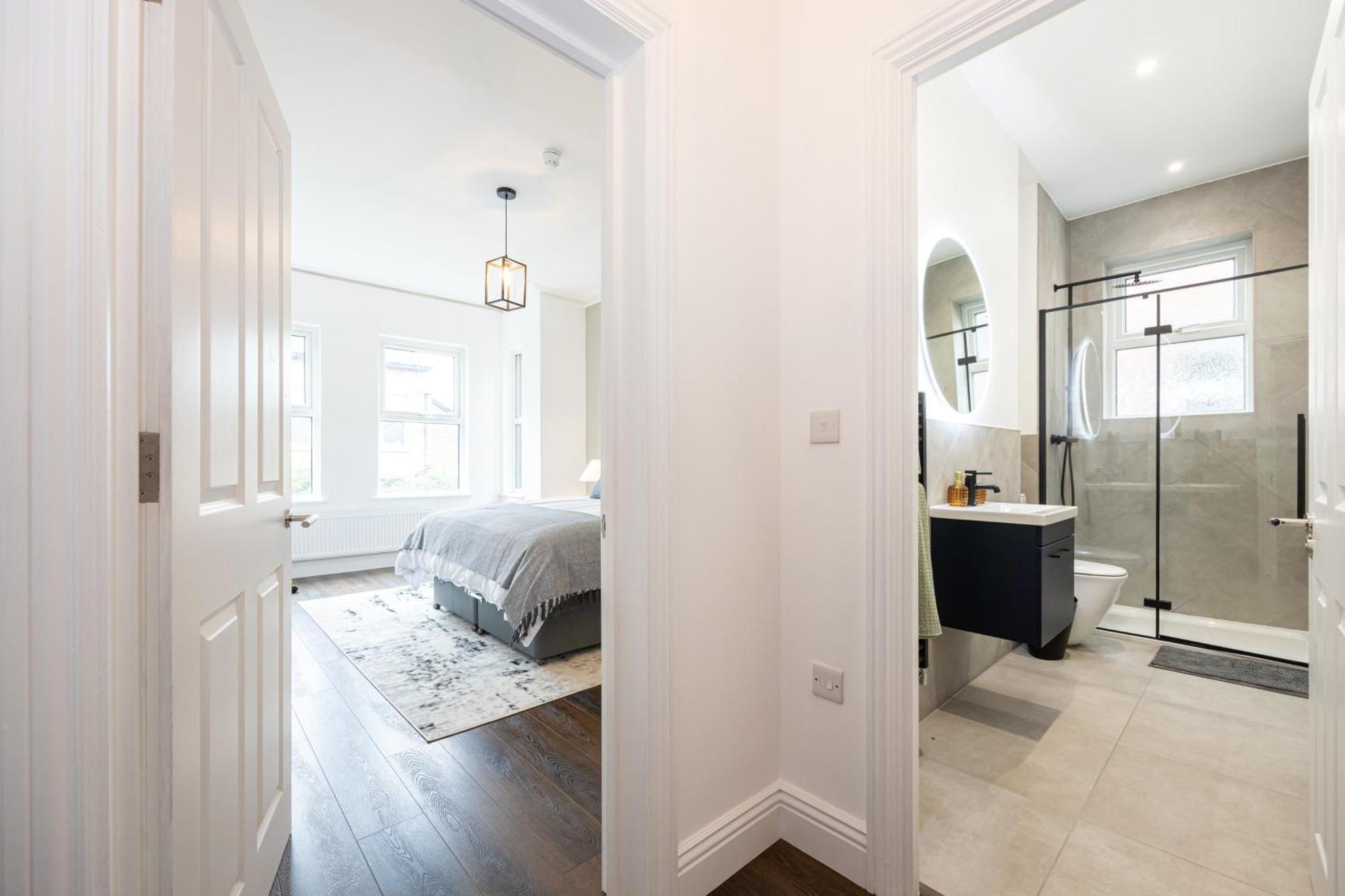 Stunning Luxury Spacious - 5 Bedrooms - Rest & Recharge In