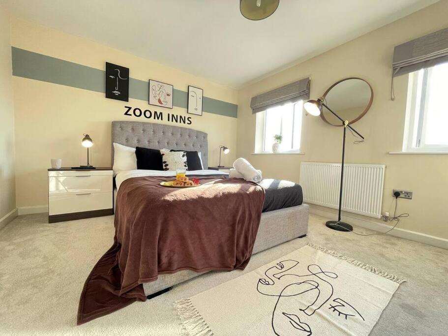 Stylish In Vibrant Salford, Manchester! Apartment *