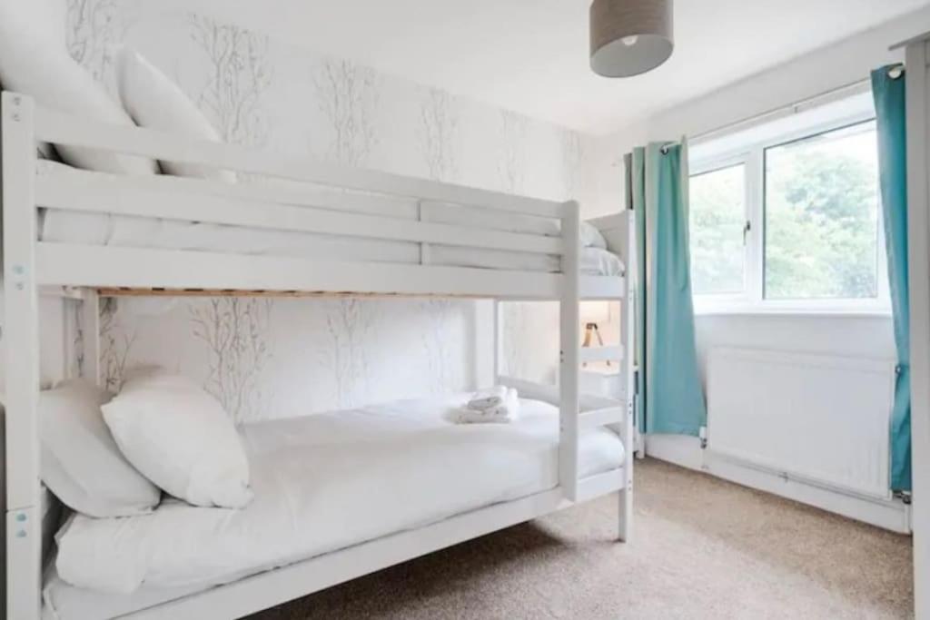 Holiday home New Build House Near Trafford Centre With Drive *