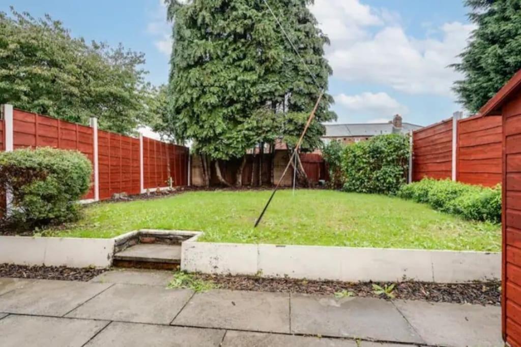 New Build House Near Trafford Centre With Drive