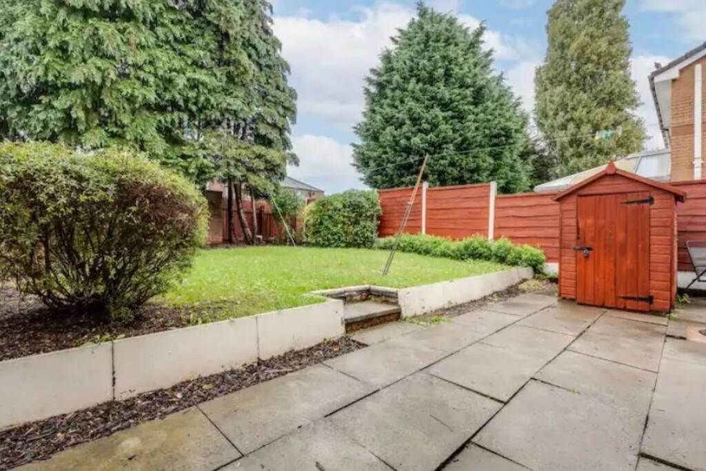 New Build House Near Trafford Centre With Drive Holiday home Manchester