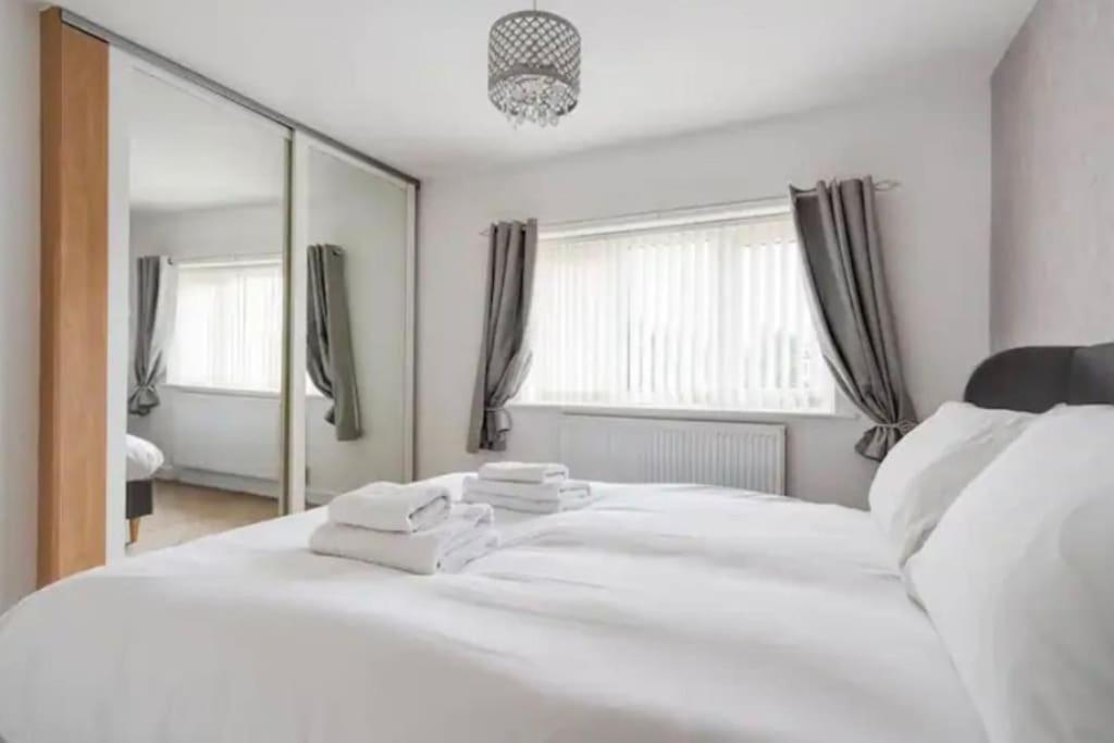 New Build House Near Trafford Centre With Drive
