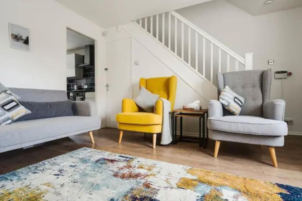 New Build House Near Trafford Centre With Drive Holiday home *
