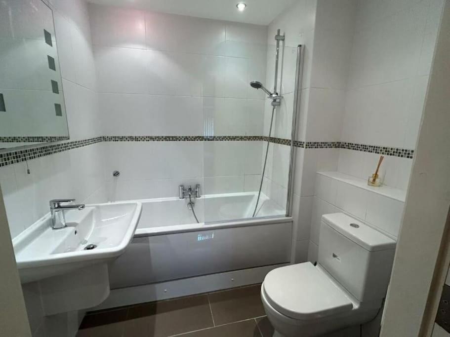 Fantastic 2 Bedroom Apartment *
