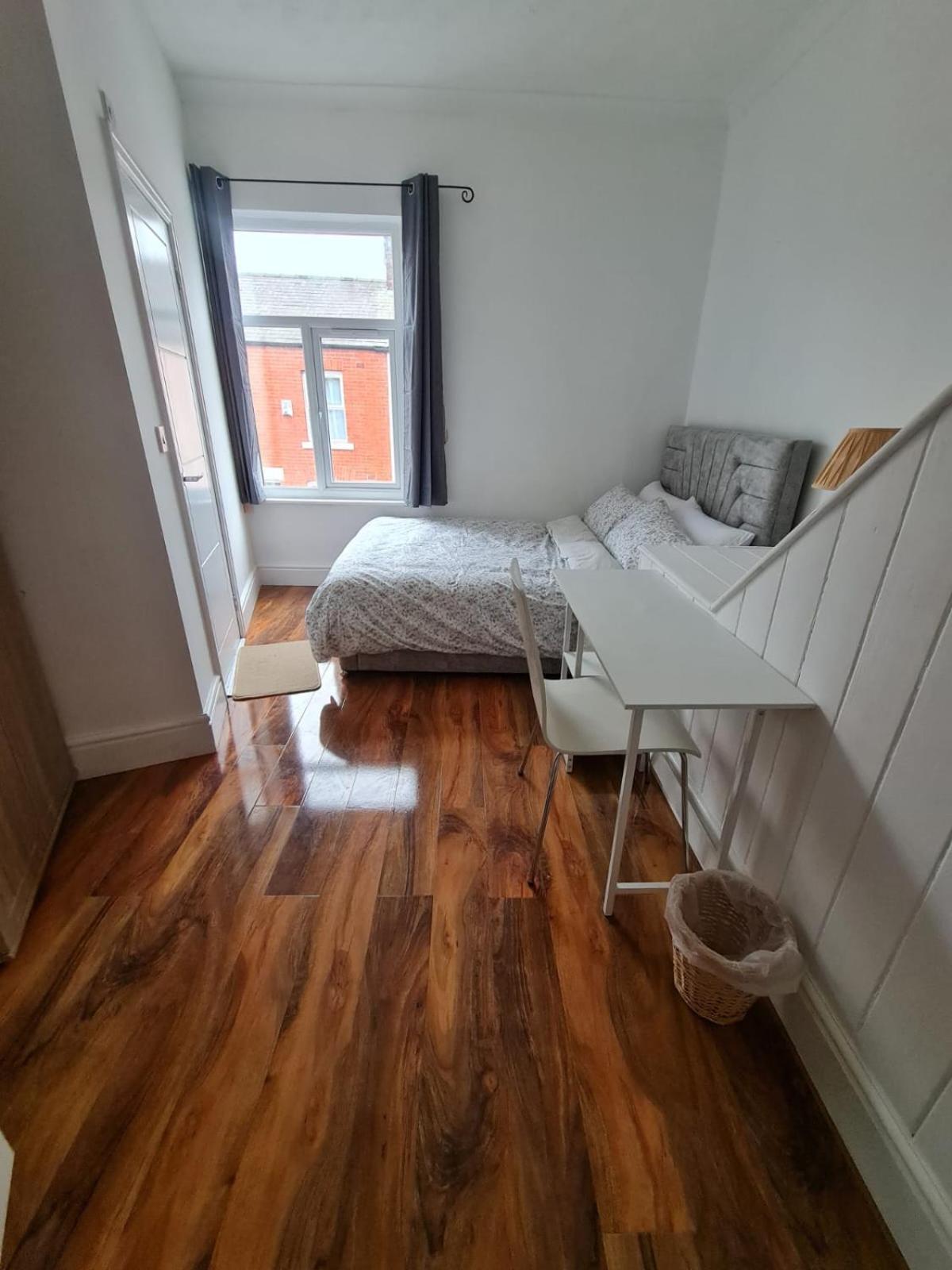 Guest house Scotland Street, Newton Heath