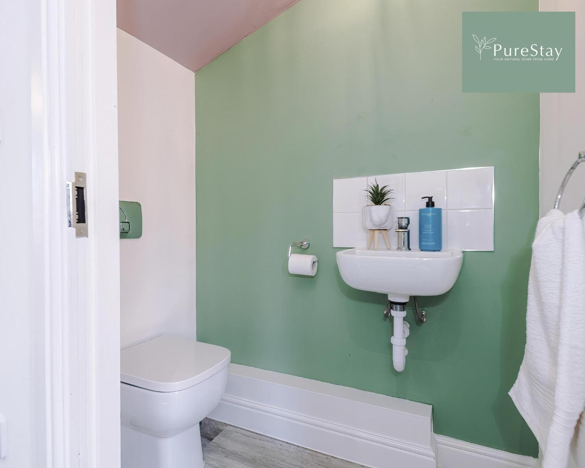 Purestay Manchester: Five-bedroom House With Free Parking Holiday home Manchester