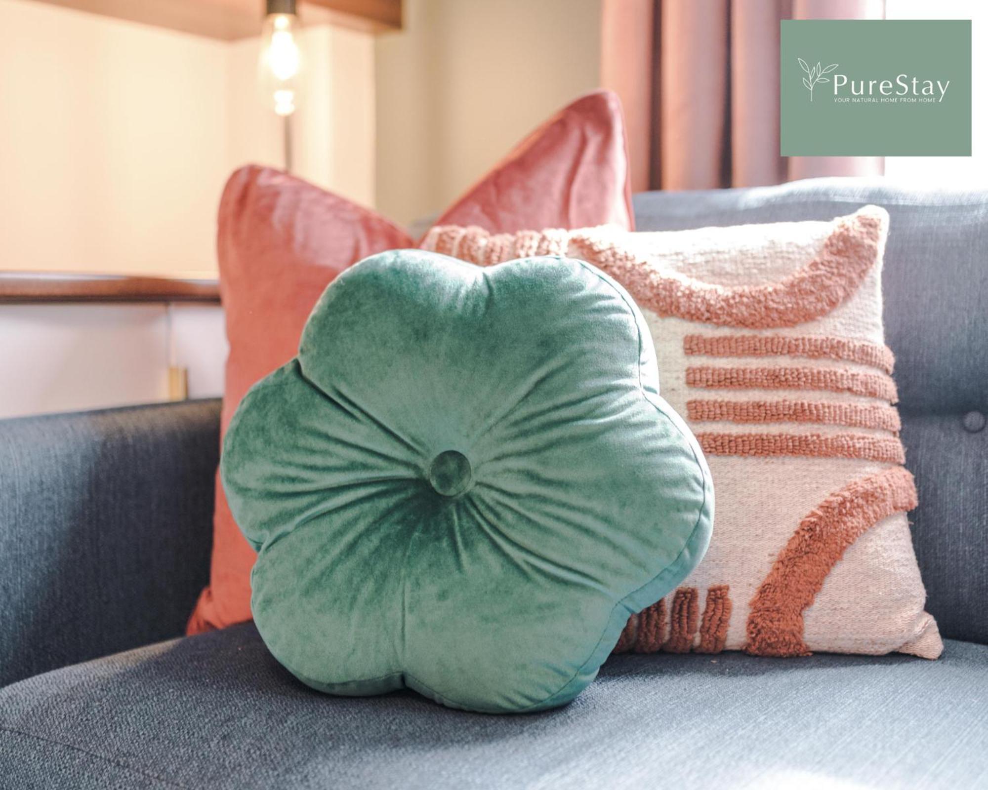 Purestay Manchester: Five-bedroom House With Free Parking