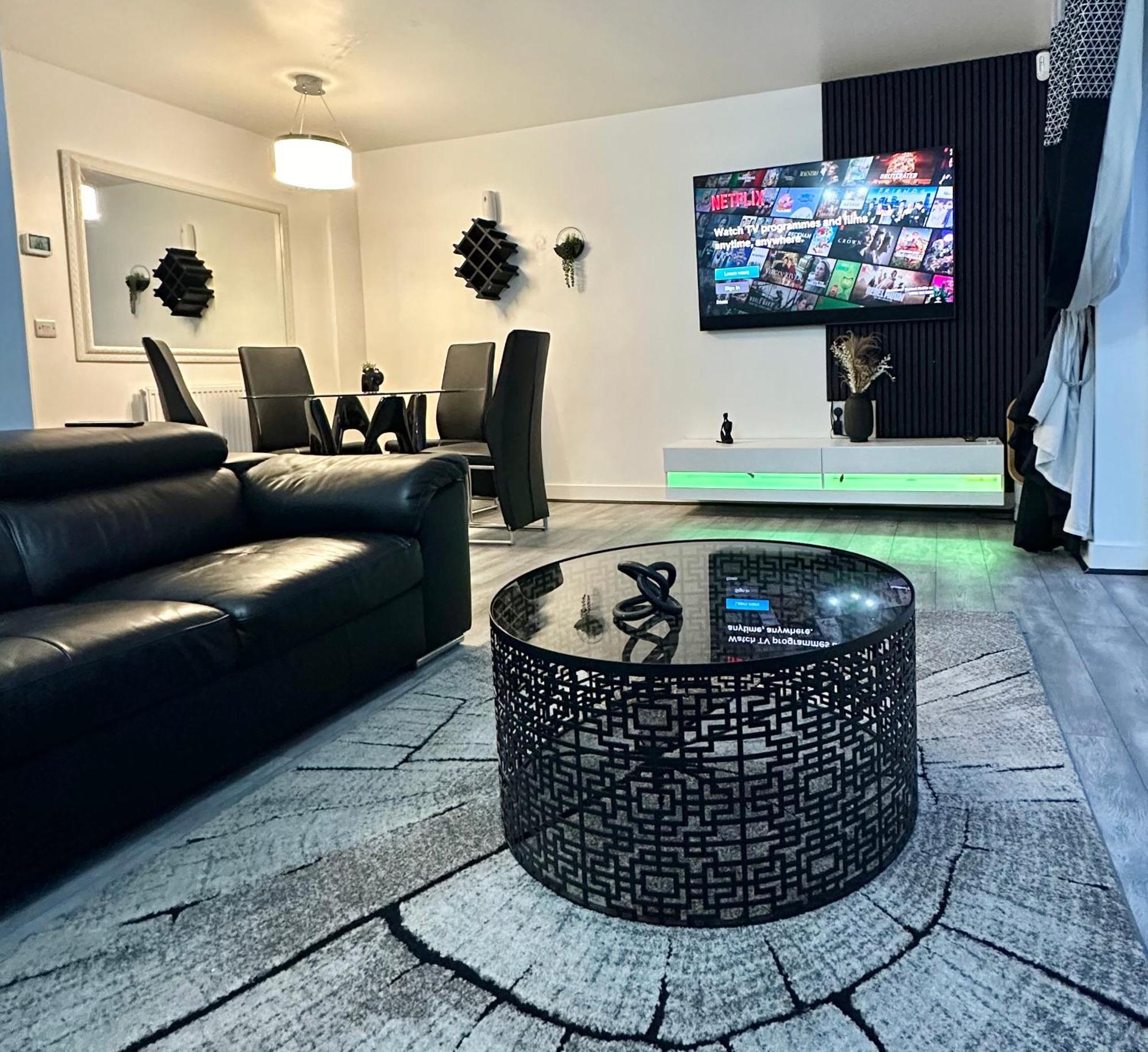 Private Modern Ensuite Near Etihad Stadium Homestay *
