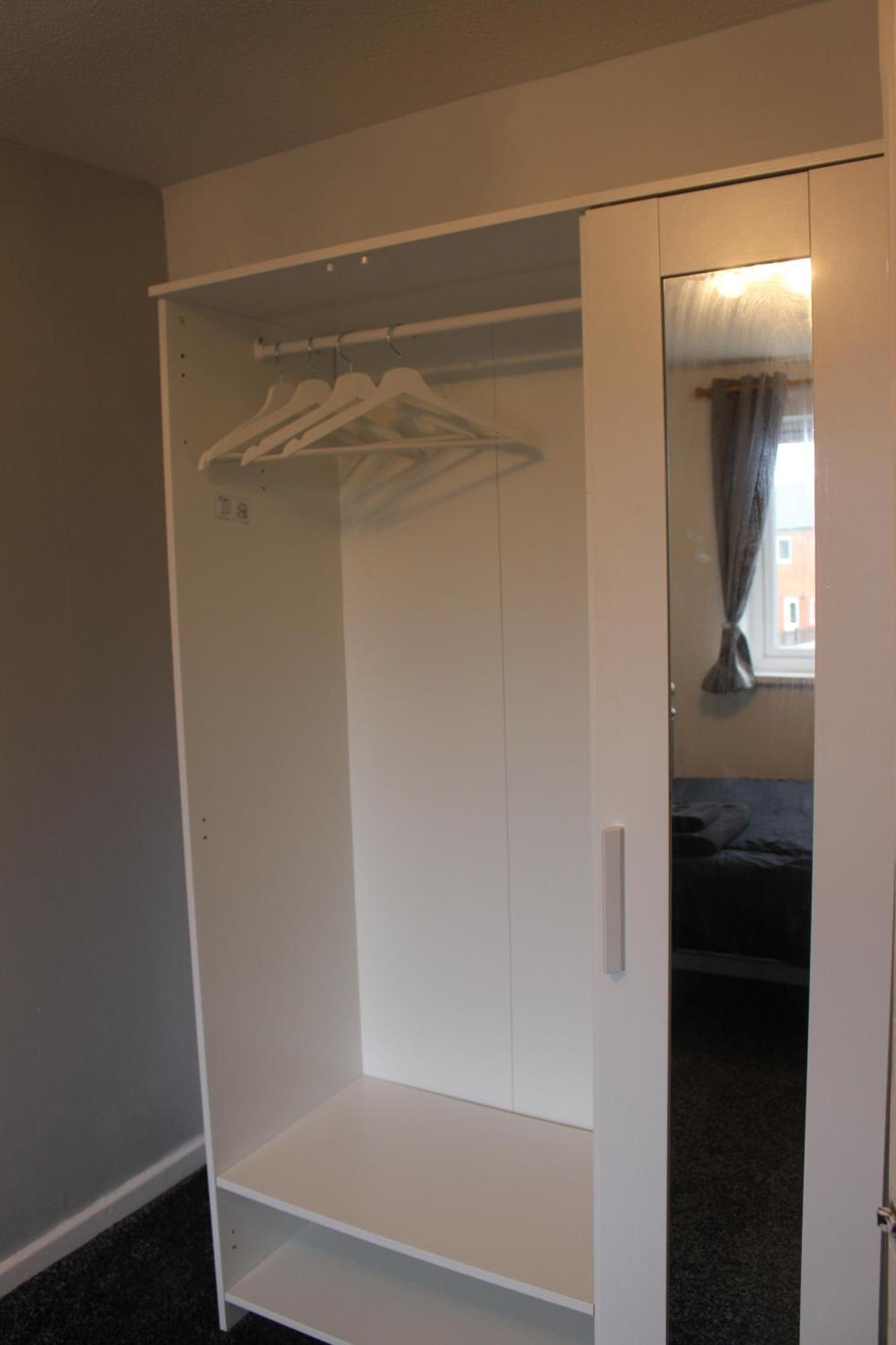 House Near Centre & Etihad, Free Parking & Garden Apartment Manchester