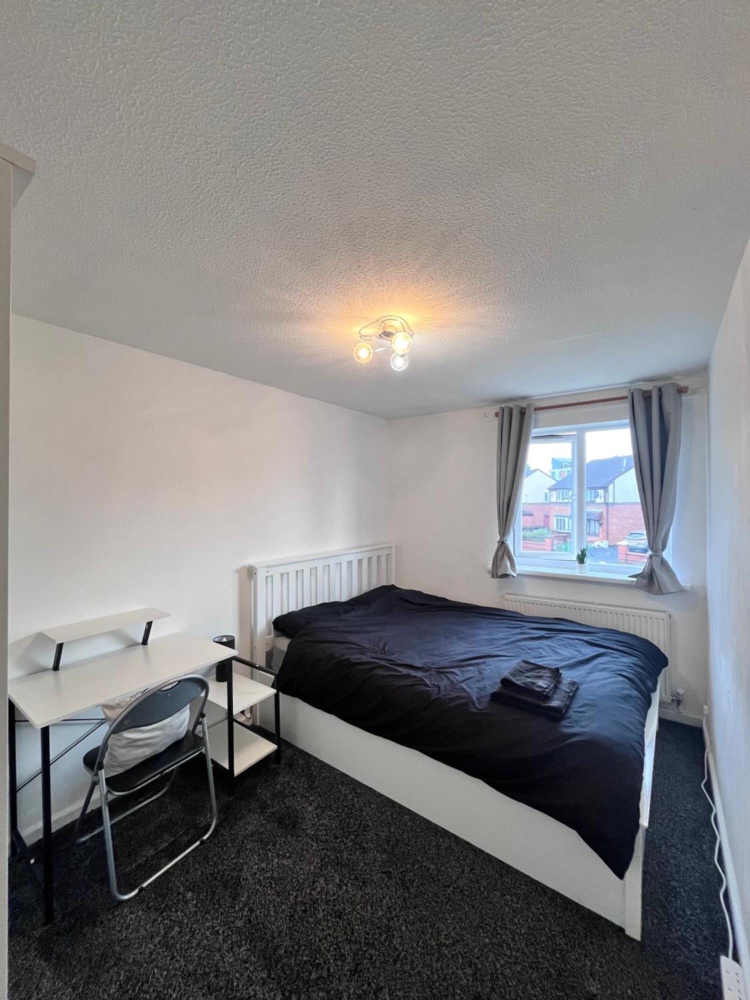 House Near Centre & Etihad, Free Parking & Garden Apartment
