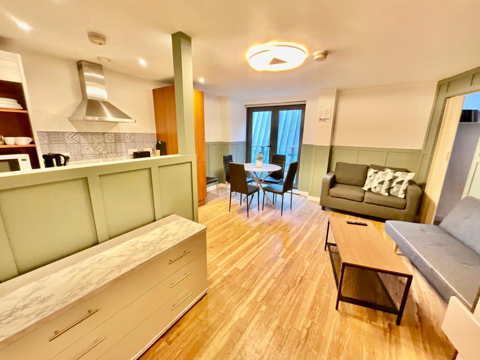 Two Bedrooms Flat - Centre Apartment *