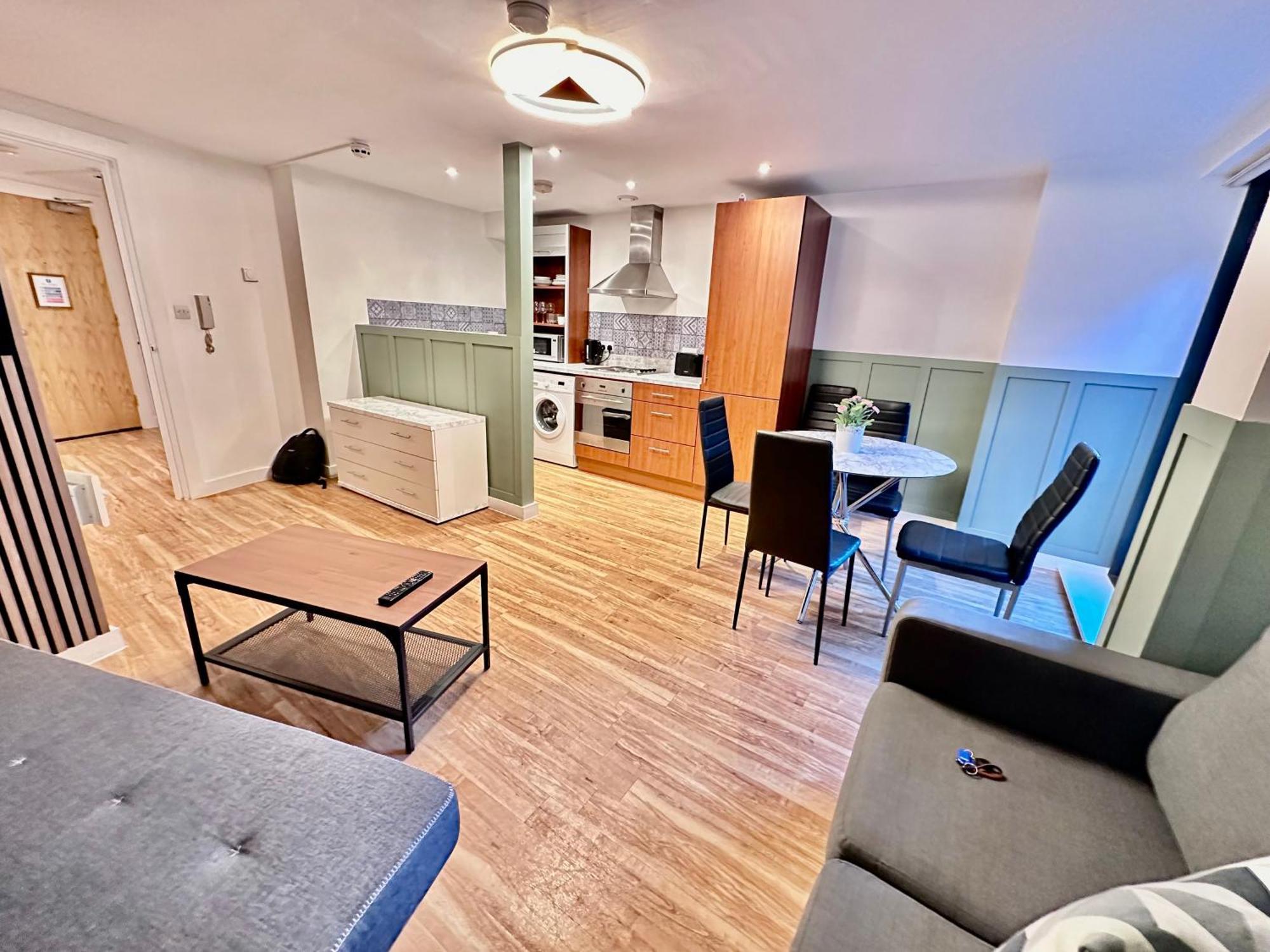 Two Bedrooms Flat - Centre * Manchester