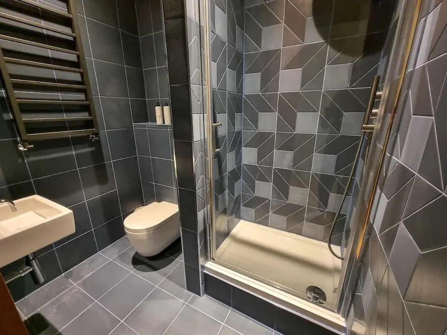 Hammock Heights! Hot Tub,private Garage,citycentre Apartment