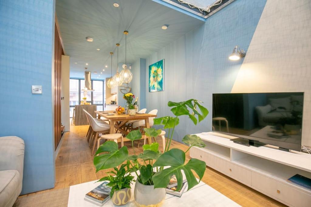 Hammock Heights! Hot Tub,private Garage,citycentre Apartment