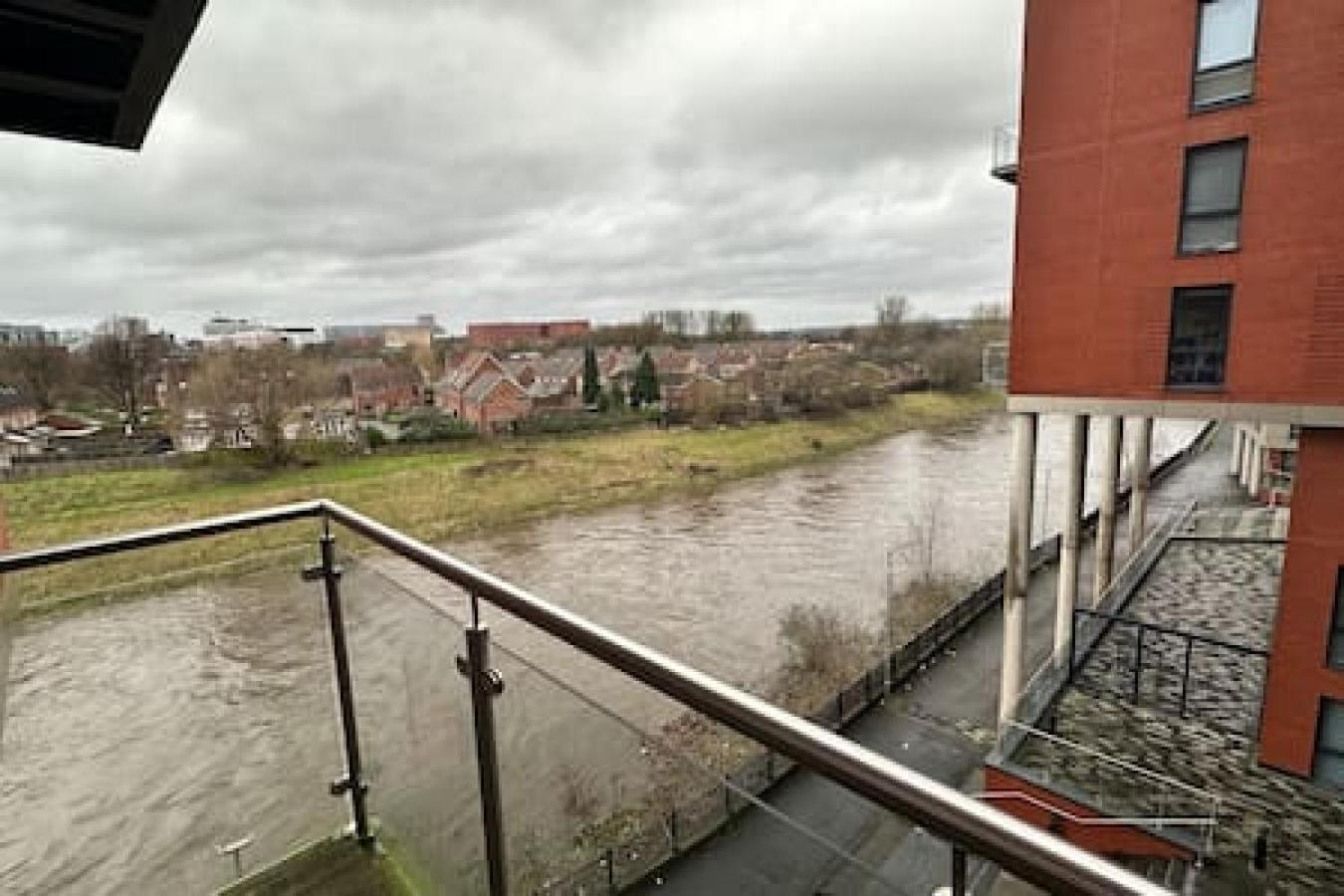 Fab 1 Bed With Balcony And River Views Sleeps 2 * Manchester