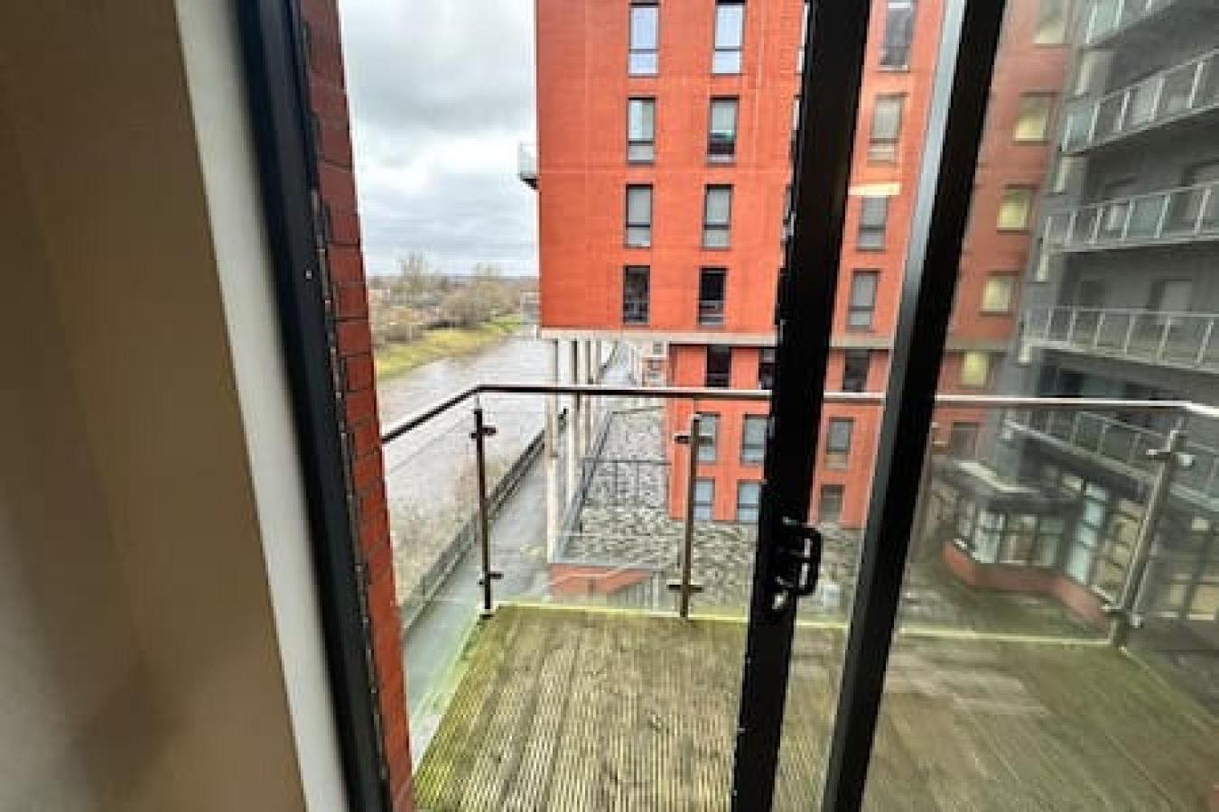 Fab 1 Bed With Balcony And River Views Sleeps 2 Apartment Manchester
