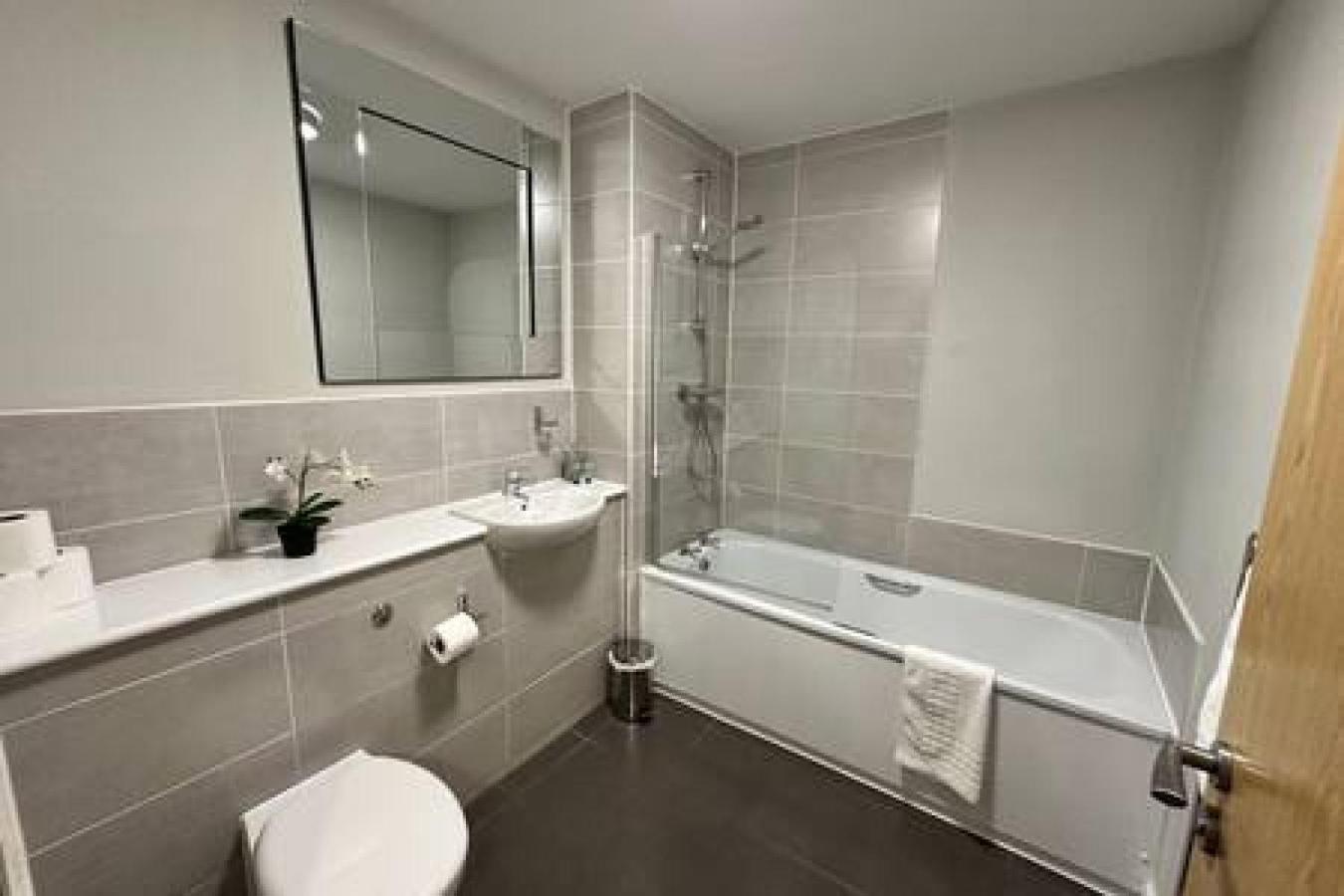 Lovely 1 Bed Sleeps 2 *