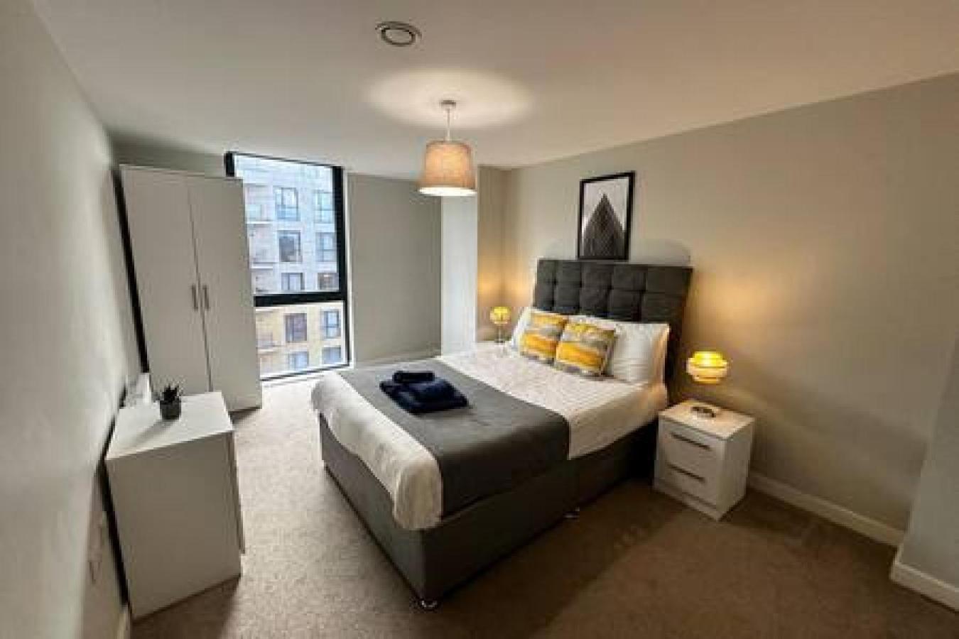 Fab 1 Bed In Sleeps 2 Apartment *