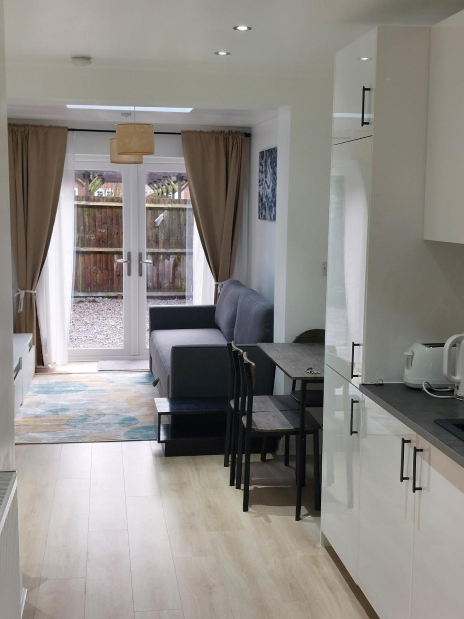 Bankwell Street Two Bedroom -apartment With Parking * Manchester