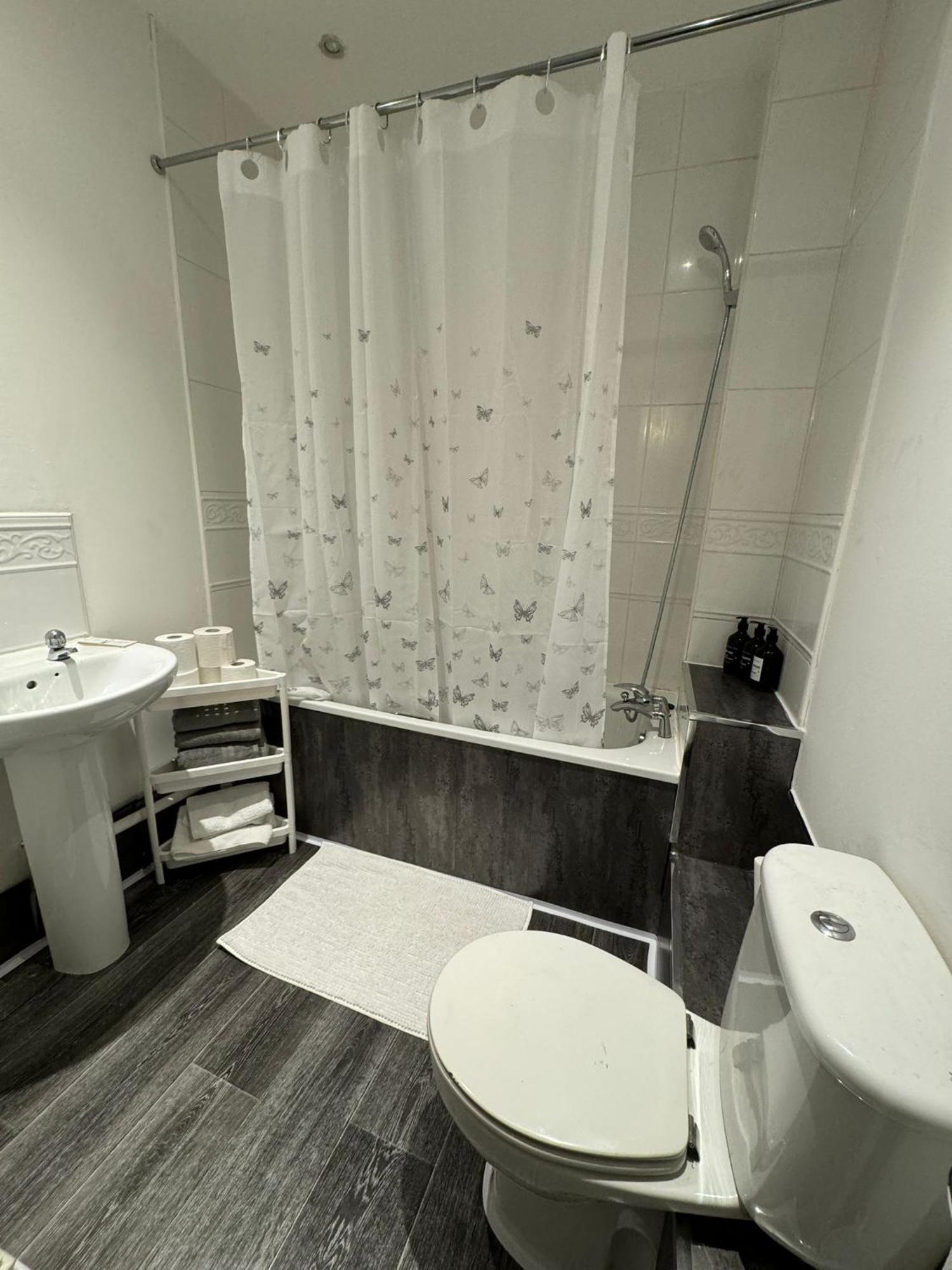 Apartment Sleeps 5-netflix-parkg-near Centre-etihad-coop Live Manchester