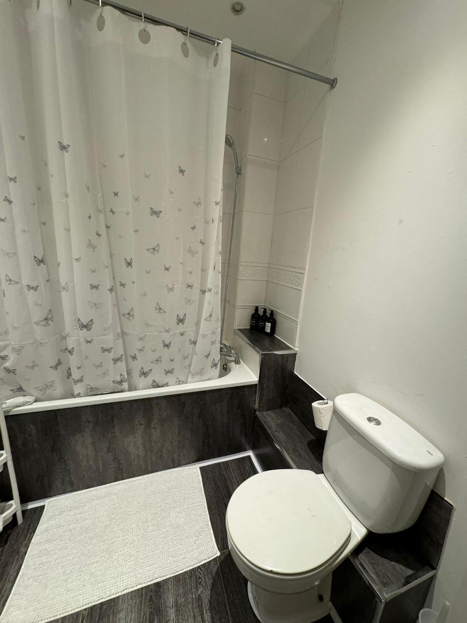 Sleeps 5-netflix-parkg-near Centre-etihad-coop Live