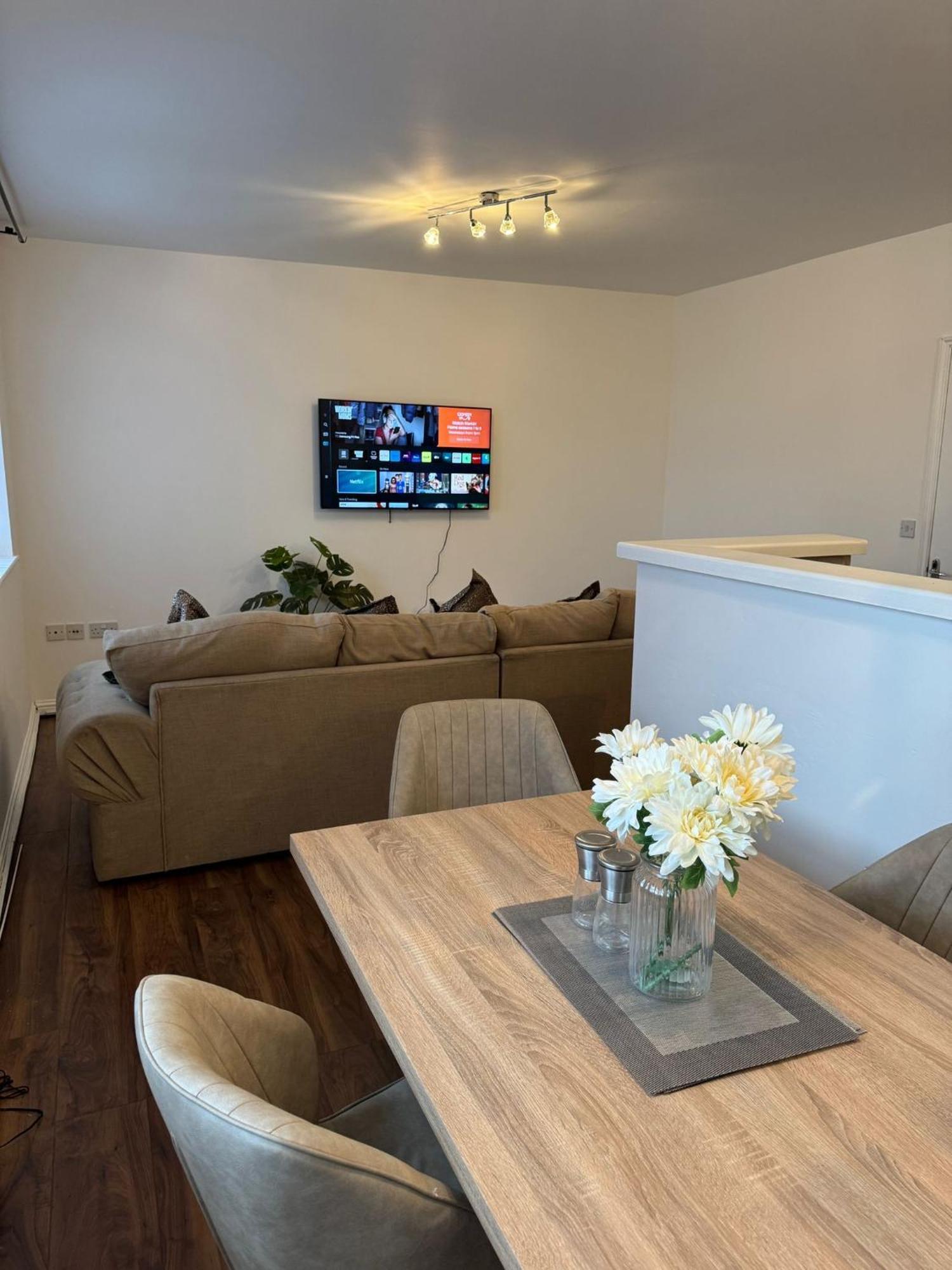 Sleeps 5-netflix-parkg-near Centre-etihad-coop Live Apartment Manchester