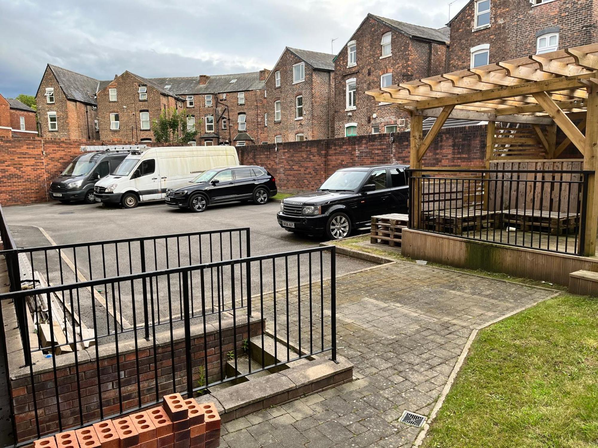 Lovely 3 Dbl Bed * Manchester