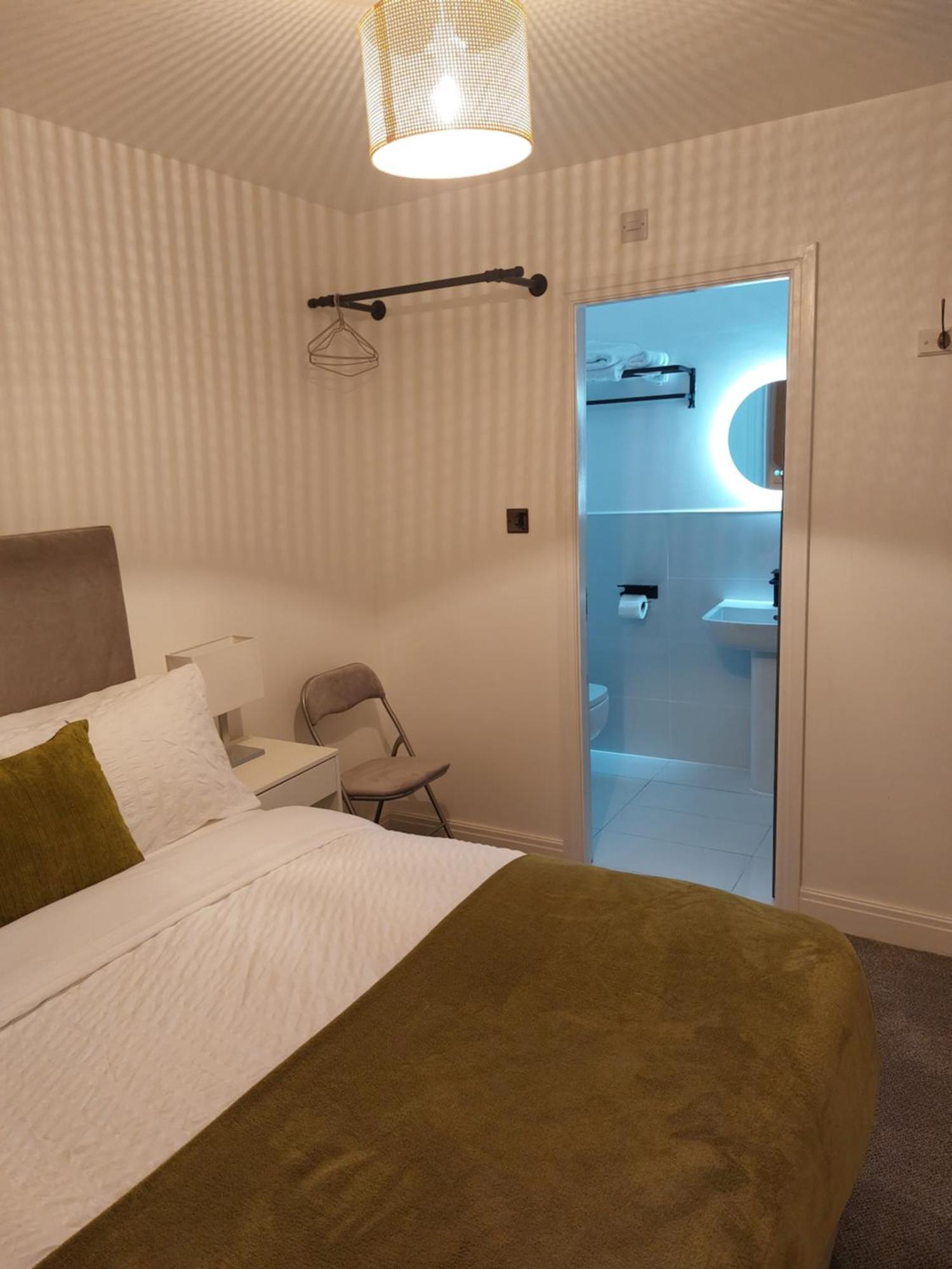Bankwell Street Two Bedroom -apartment With Parking Apartment Manchester
