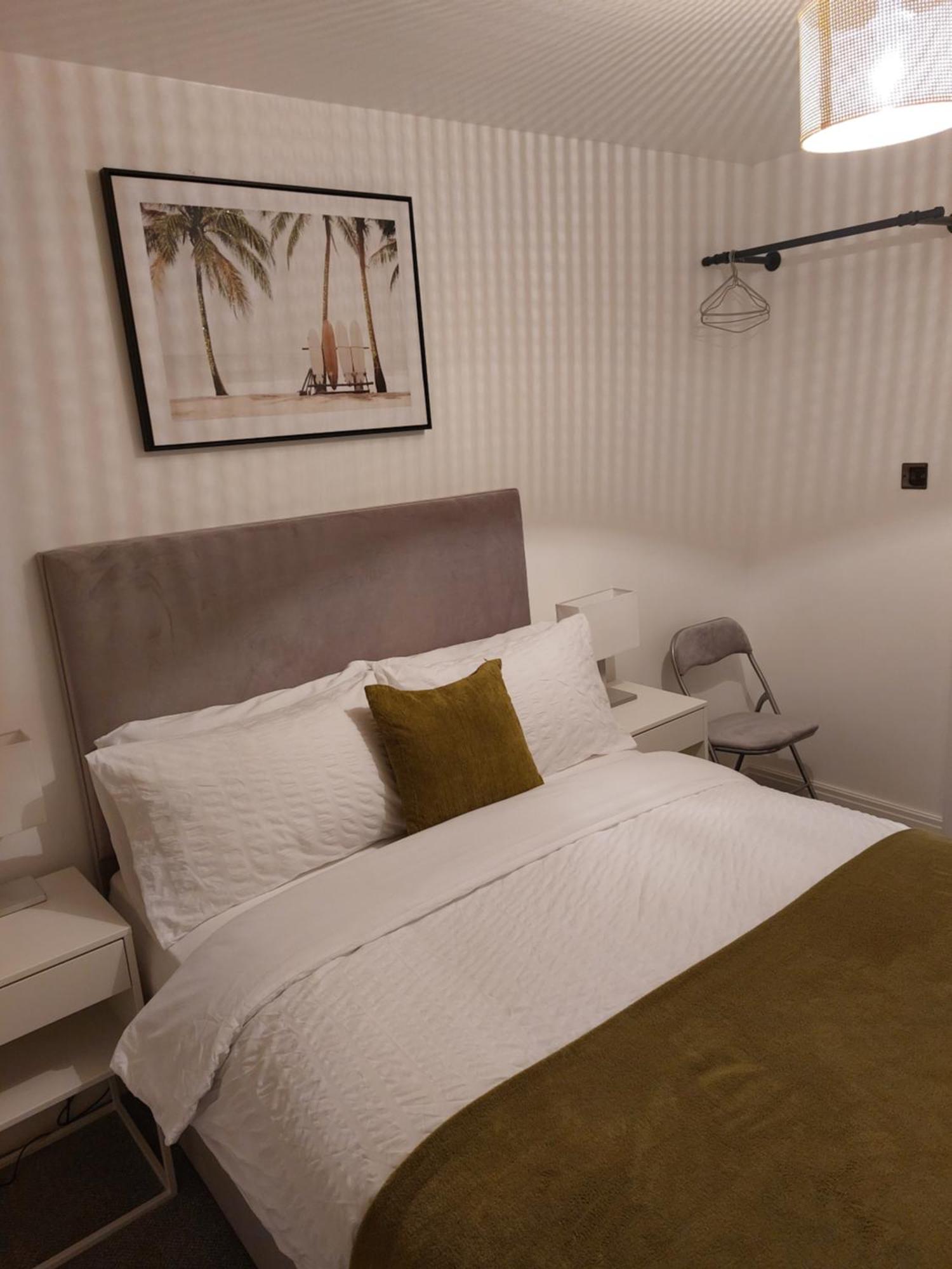 Bankwell Street Two Bedroom -apartment With Parking Manchester