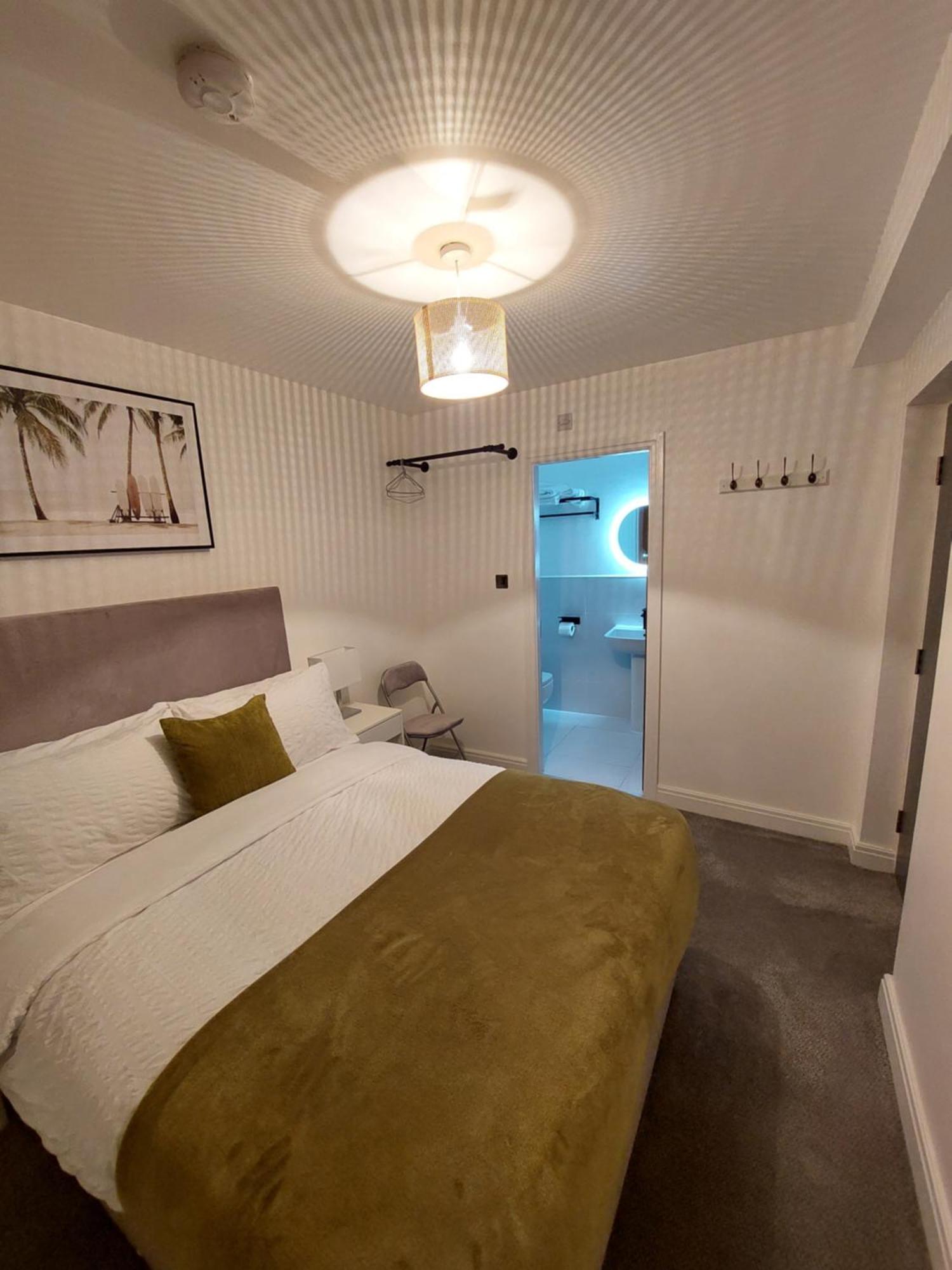 Bankwell Street Two Bedroom -apartment With Parking Manchester