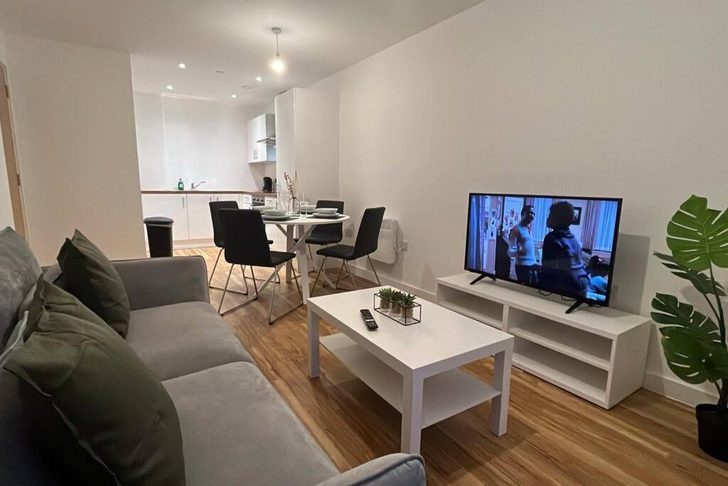 Apartment Stunning Two Bedroom