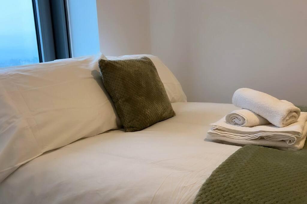 Apartment Stunning Two Bedroom Manchester