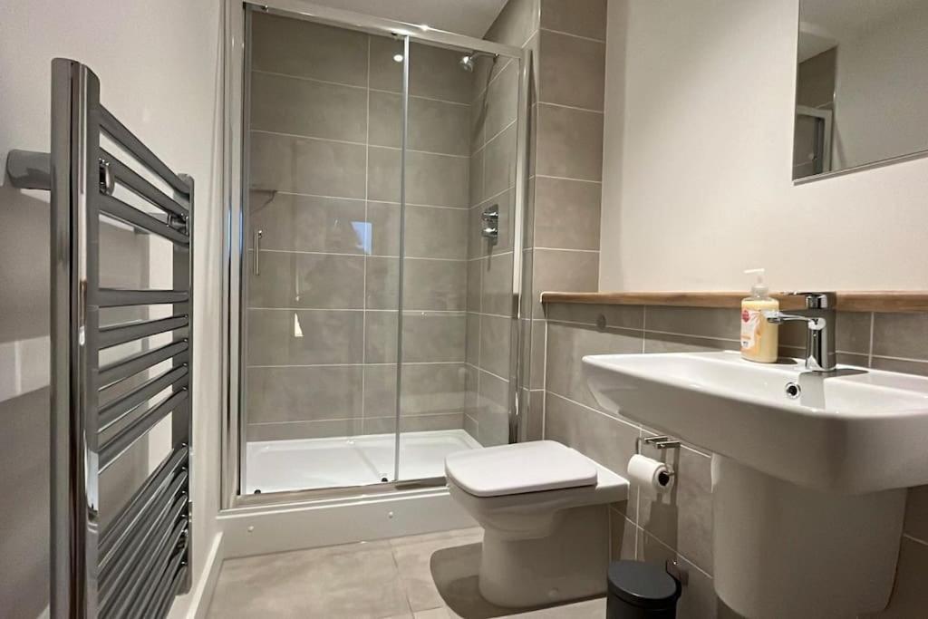 Apartment Stunning Two Bedroom Manchester